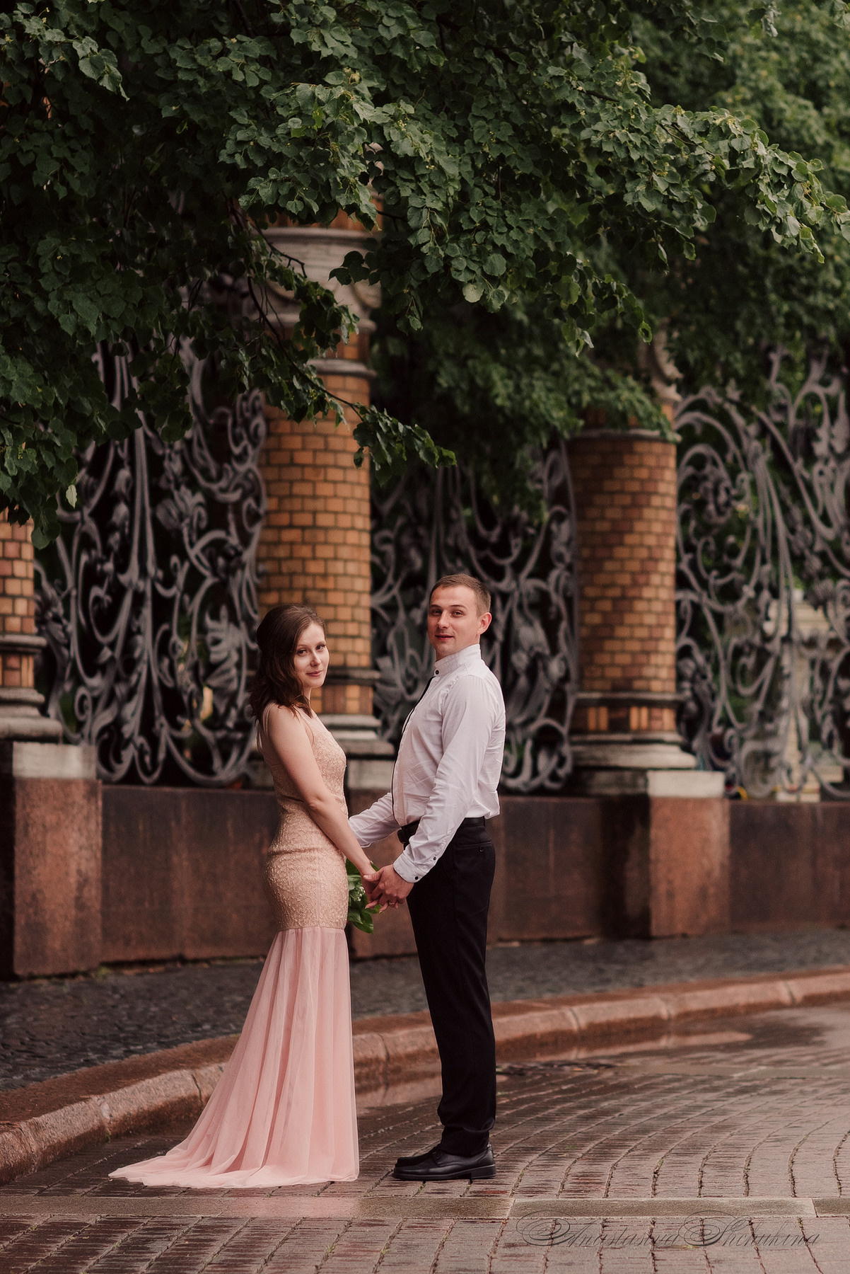 Ангелина и Денис. Дождь и счастье в городе. Семейный и Свадебный фотограф. Санкт-Петербург. Пушкин