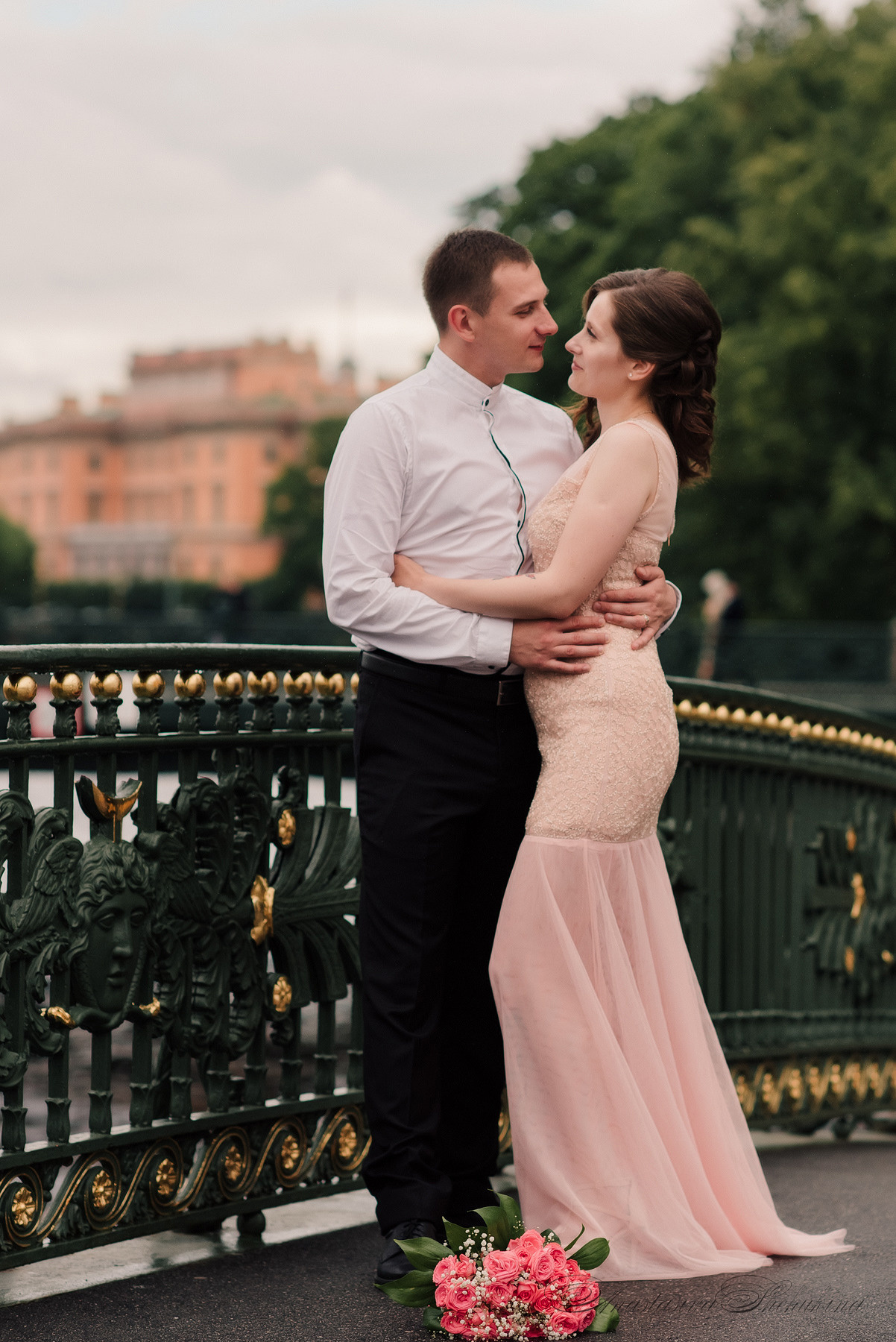 Ангелина и Денис. Дождь и счастье в городе. Семейный и Свадебный фотограф. Санкт-Петербург. Пушкин
