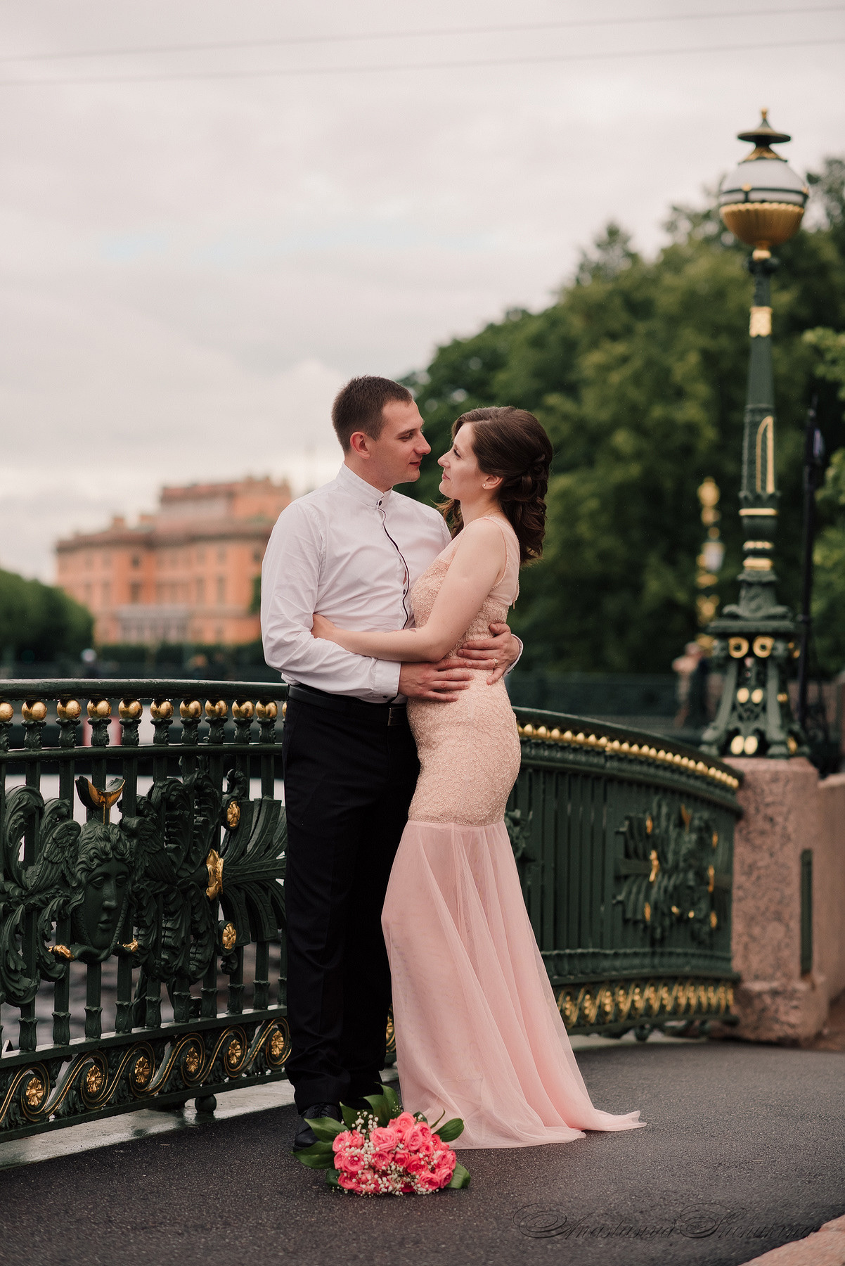 Ангелина и Денис. Дождь и счастье в городе. Семейный и Свадебный фотограф. Санкт-Петербург. Пушкин