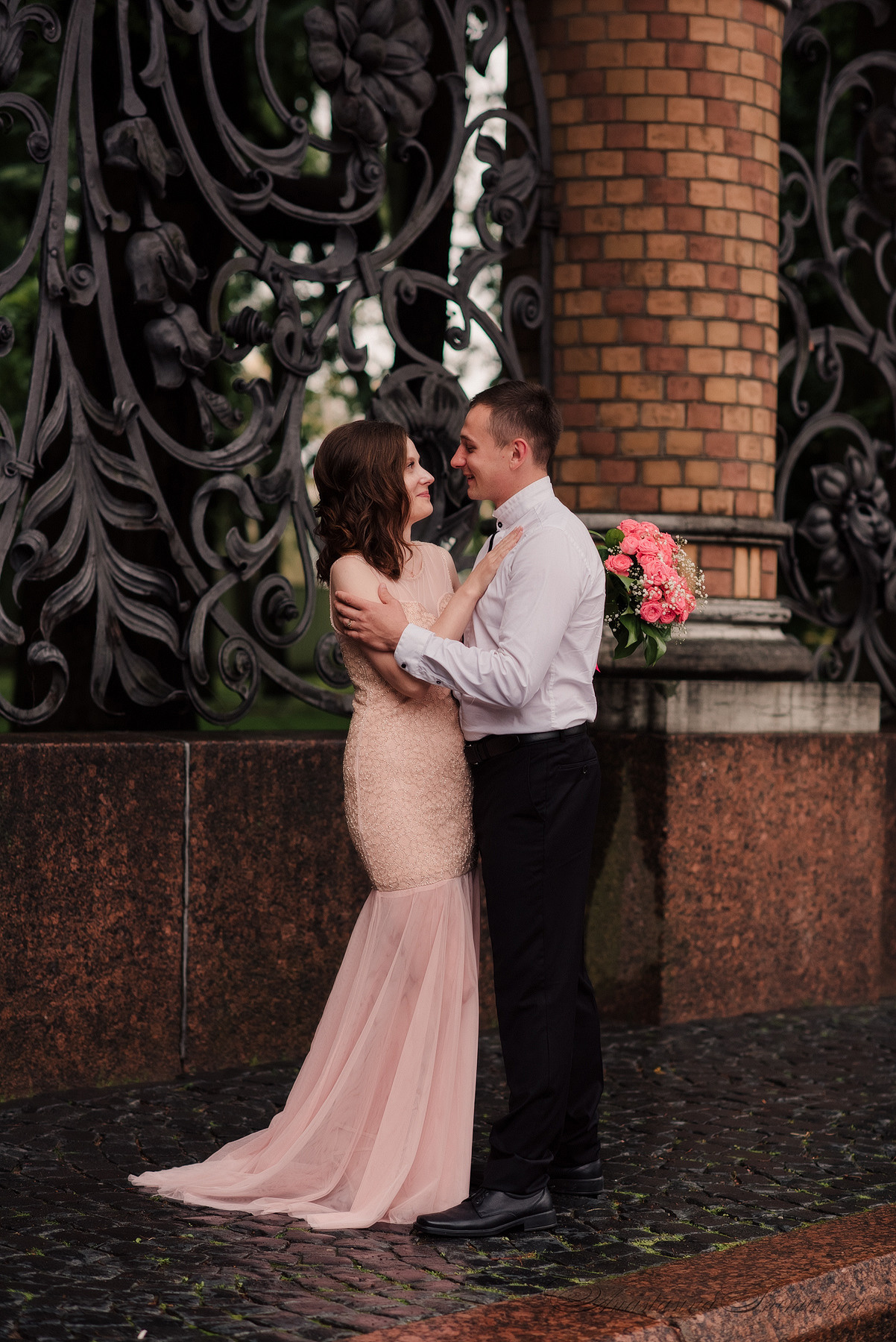 Ангелина и Денис. Дождь и счастье в городе. Семейный и Свадебный фотограф. Санкт-Петербург. Пушкин