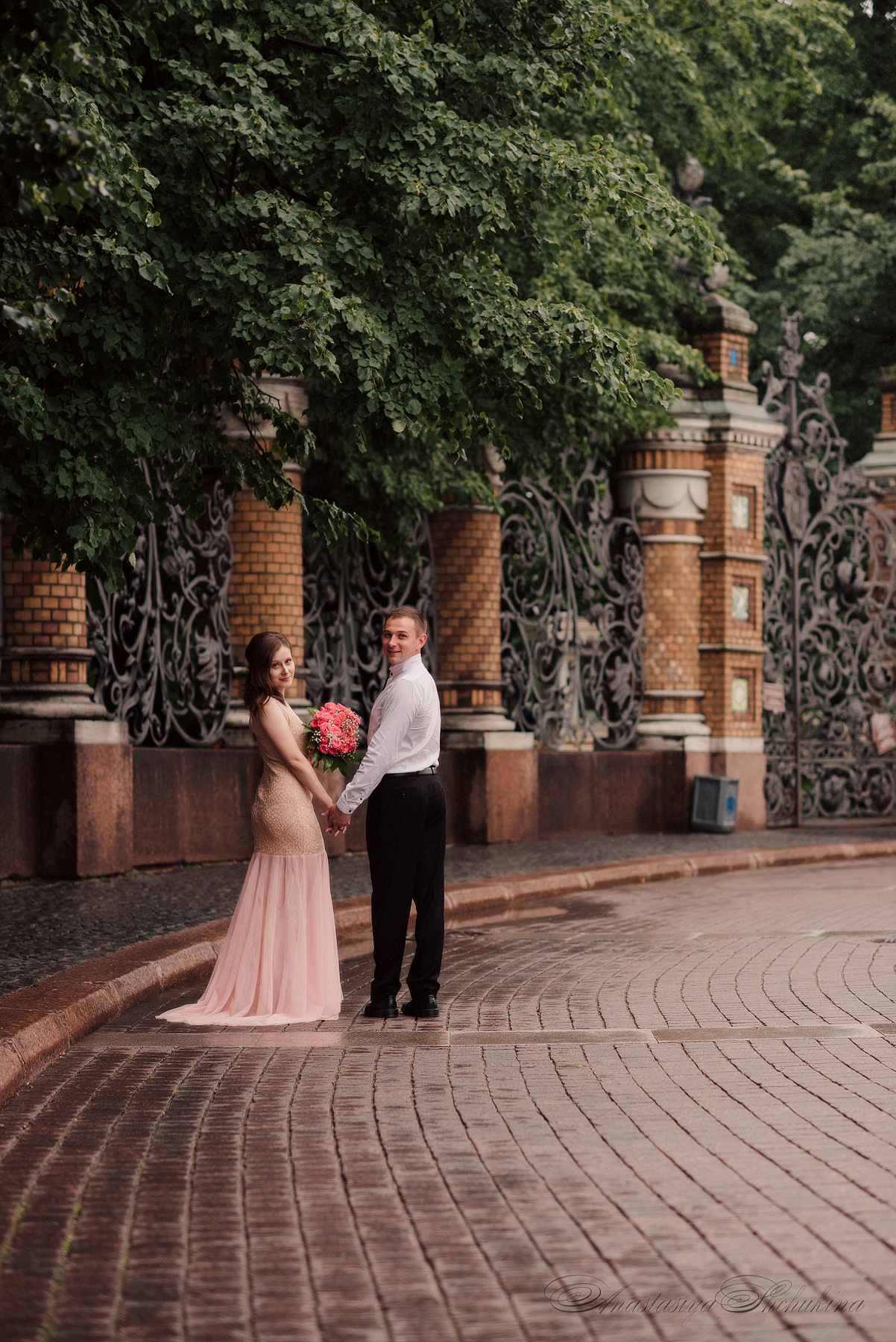 Ангелина и Денис. Дождь и счастье в городе. Семейный и Свадебный фотограф. Санкт-Петербург. Пушкин