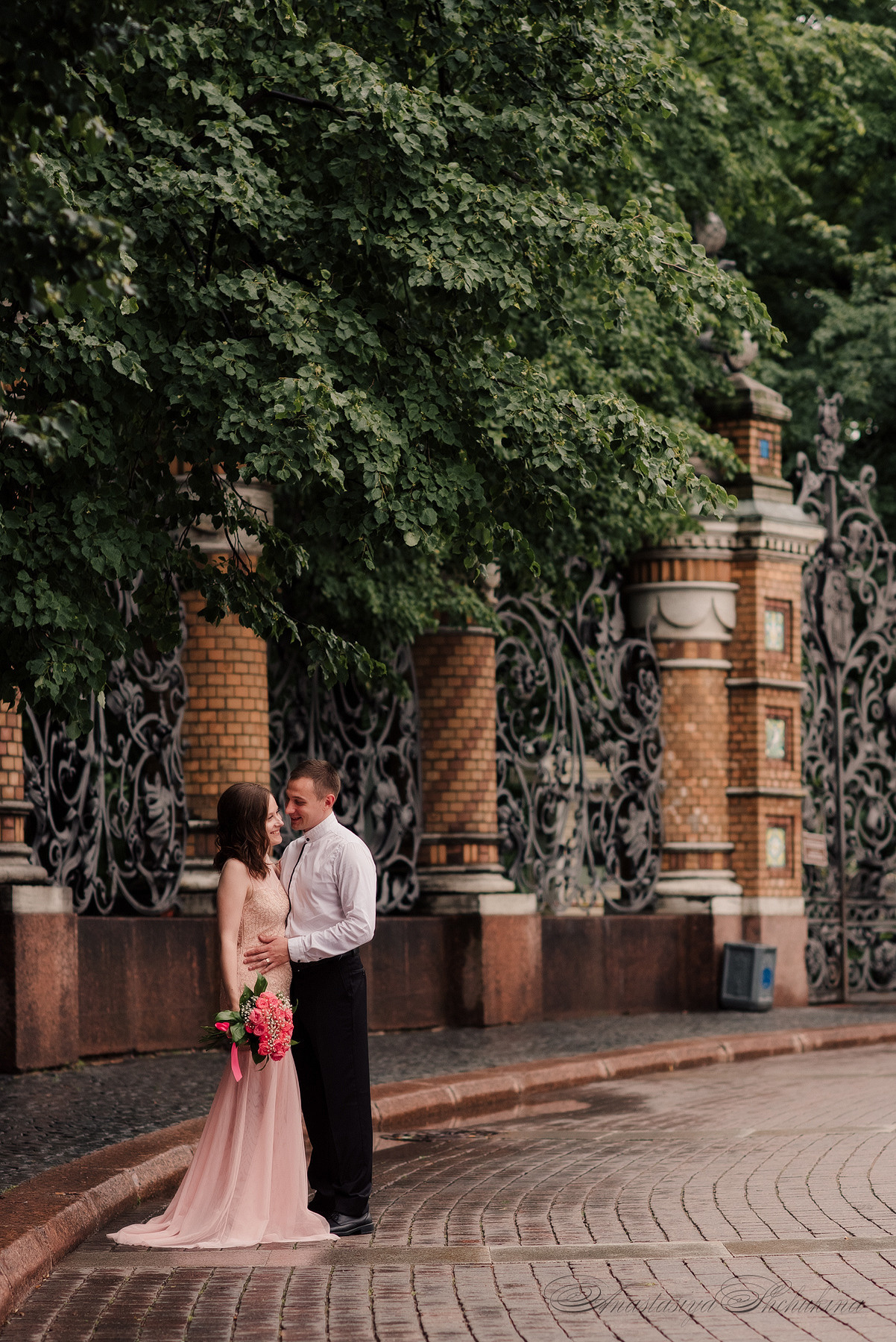 Ангелина и Денис. Дождь и счастье в городе. Семейный и Свадебный фотограф. Санкт-Петербург. Пушкин