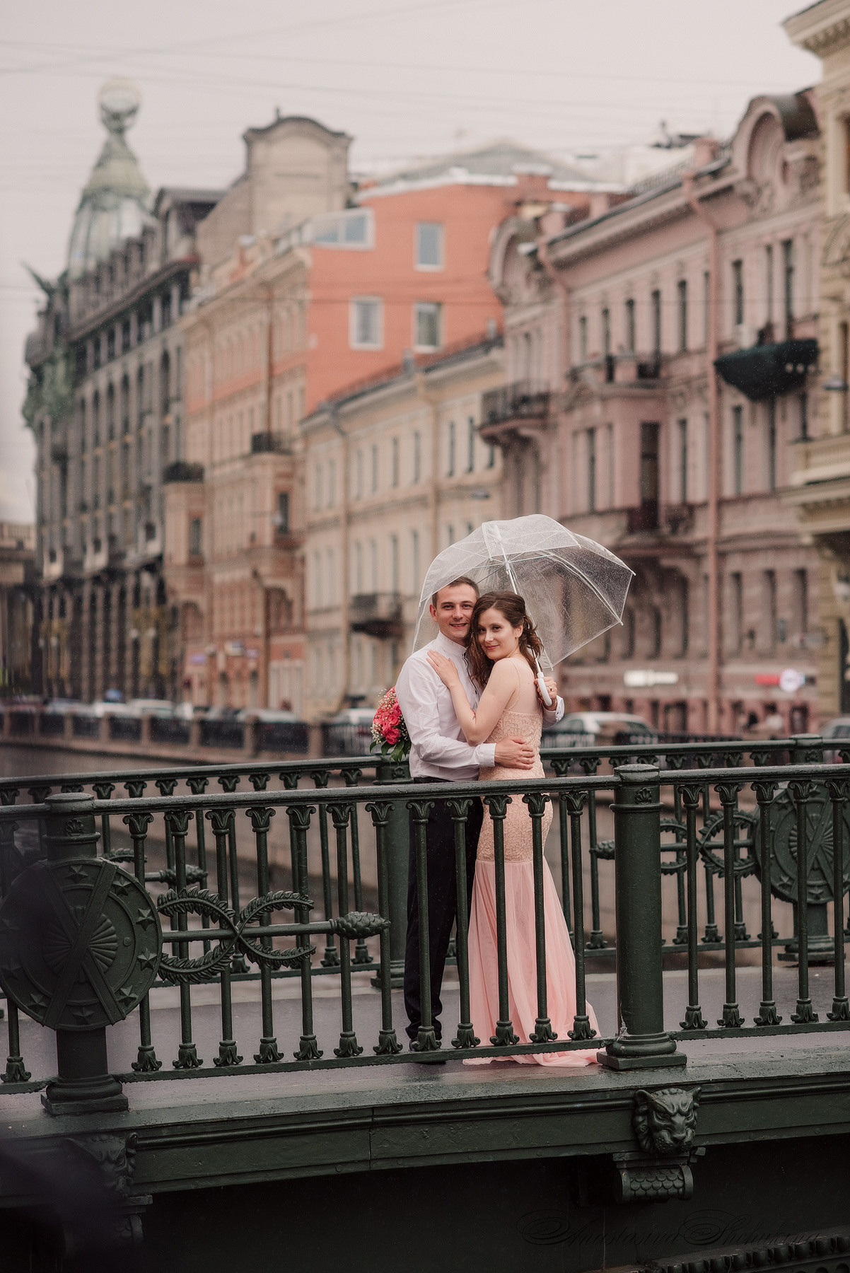 Ангелина и Денис. Дождь и счастье в городе. Семейный и Свадебный фотограф. Санкт-Петербург. Пушкин