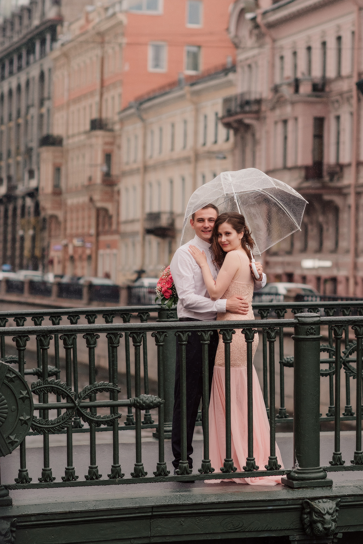 Ангелина и Денис. Дождь и счастье в городе. Семейный и Свадебный фотограф. Санкт-Петербург. Пушкин