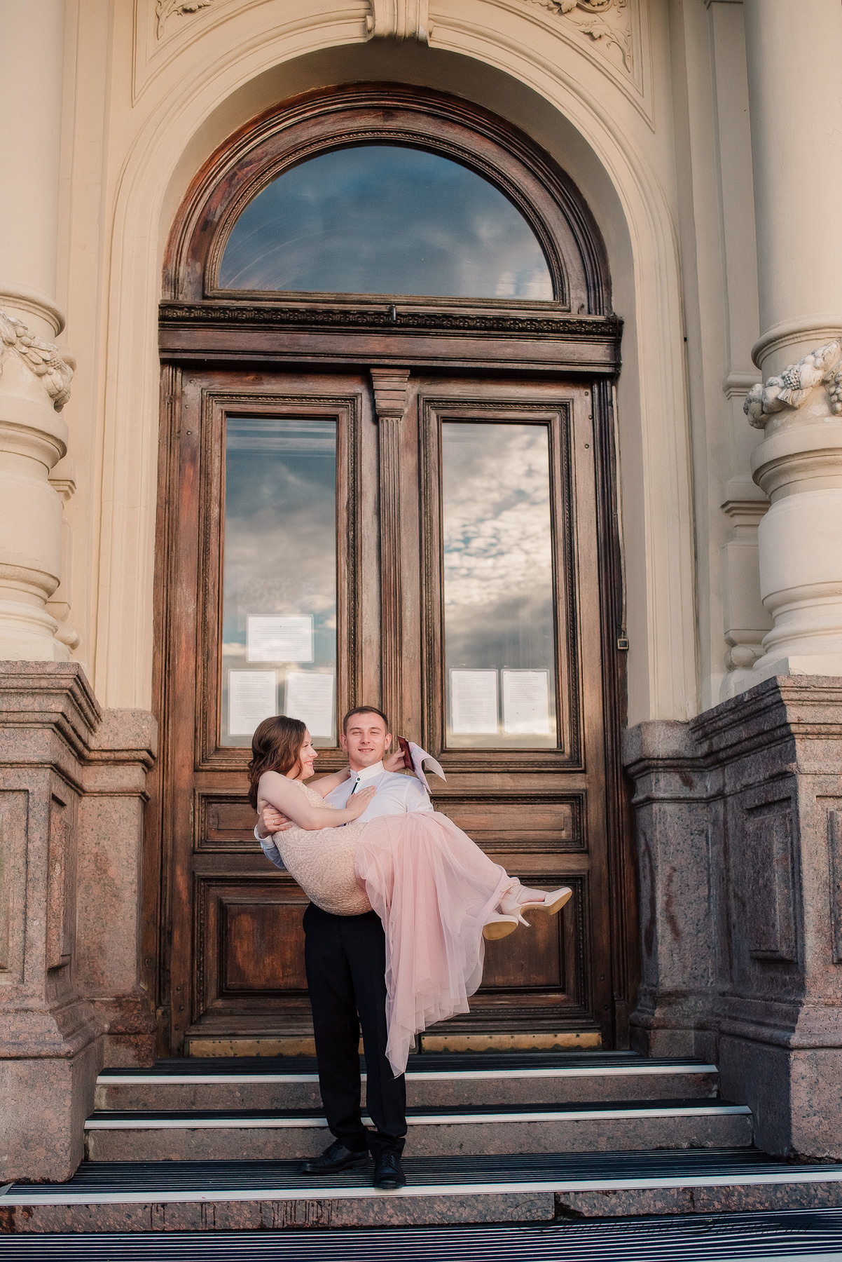 Ангелина и Денис. Дождь и счастье в городе. Семейный и Свадебный фотограф. Санкт-Петербург. Пушкин