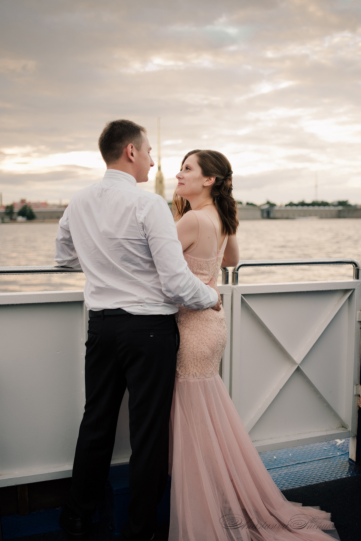 Ангелина и Денис. Дождь и счастье в городе. Семейный и Свадебный фотограф. Санкт-Петербург. Пушкин