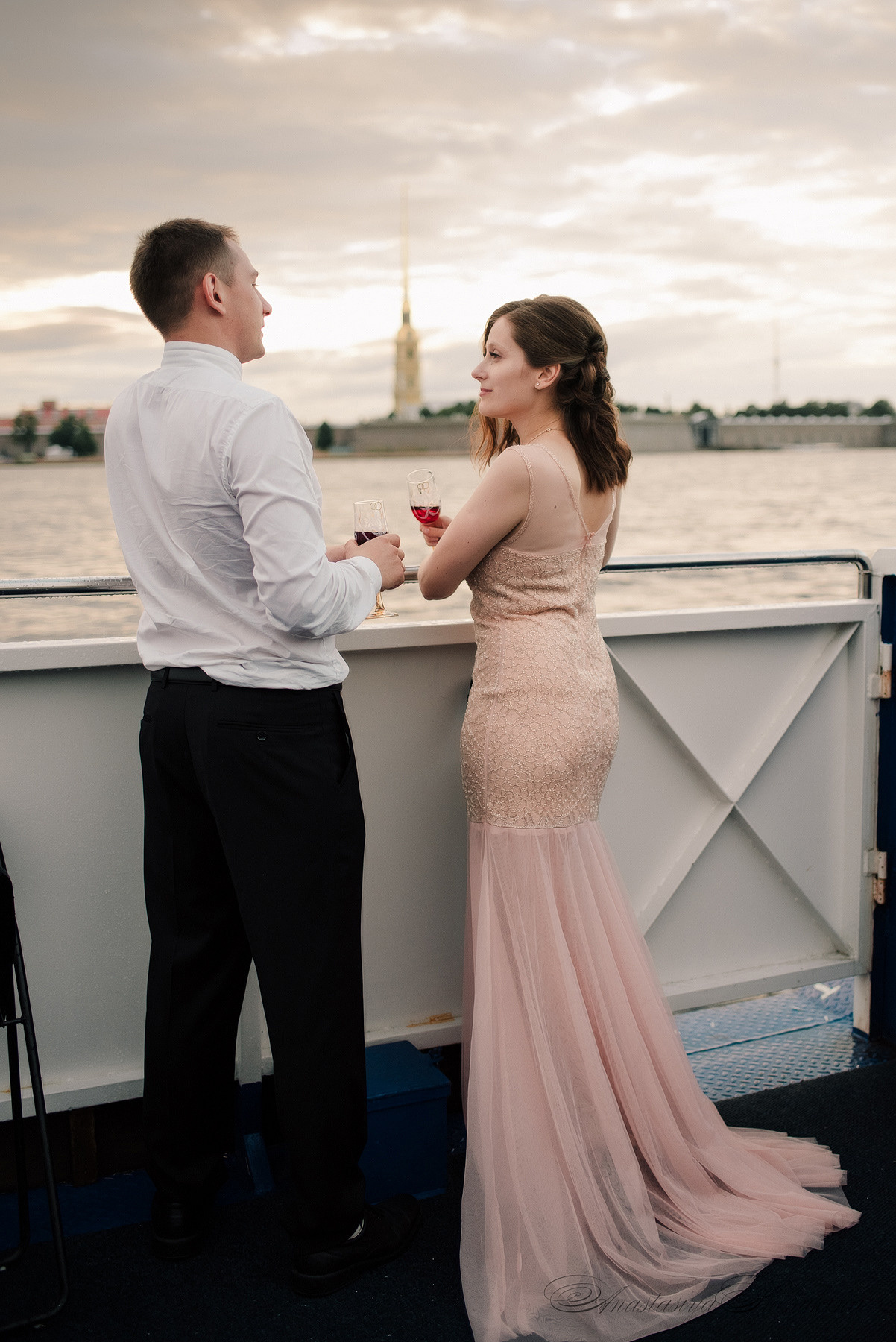 Ангелина и Денис. Дождь и счастье в городе. Семейный и Свадебный фотограф. Санкт-Петербург. Пушкин