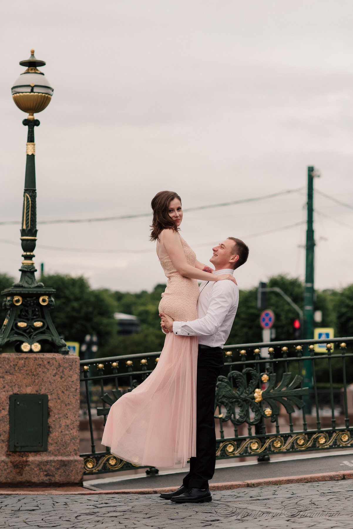 Ангелина и Денис. Дождь и счастье в городе. Семейный и Свадебный фотограф. Санкт-Петербург. Пушкин