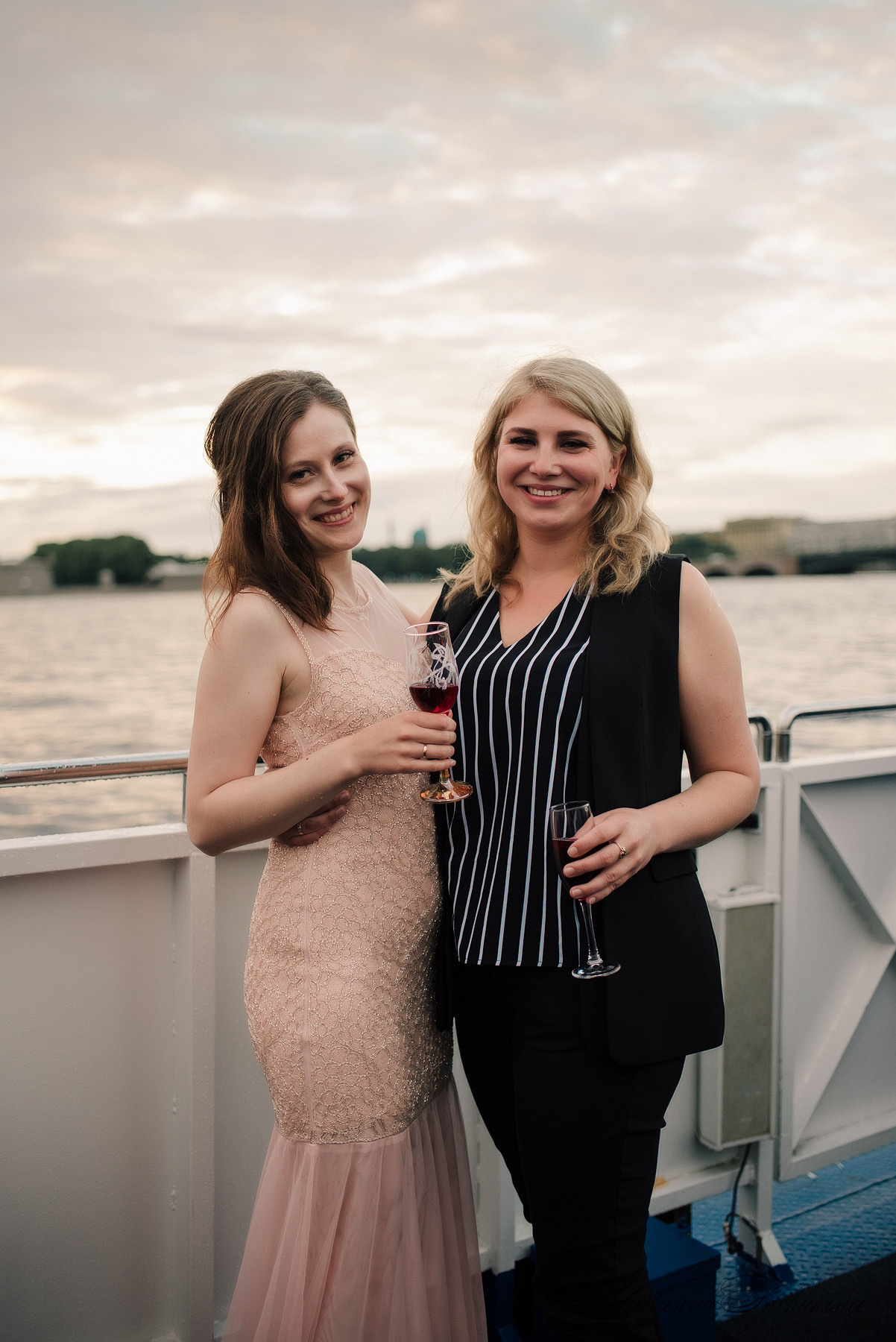 Ангелина и Денис. Дождь и счастье в городе. Семейный и Свадебный фотограф. Санкт-Петербург. Пушкин