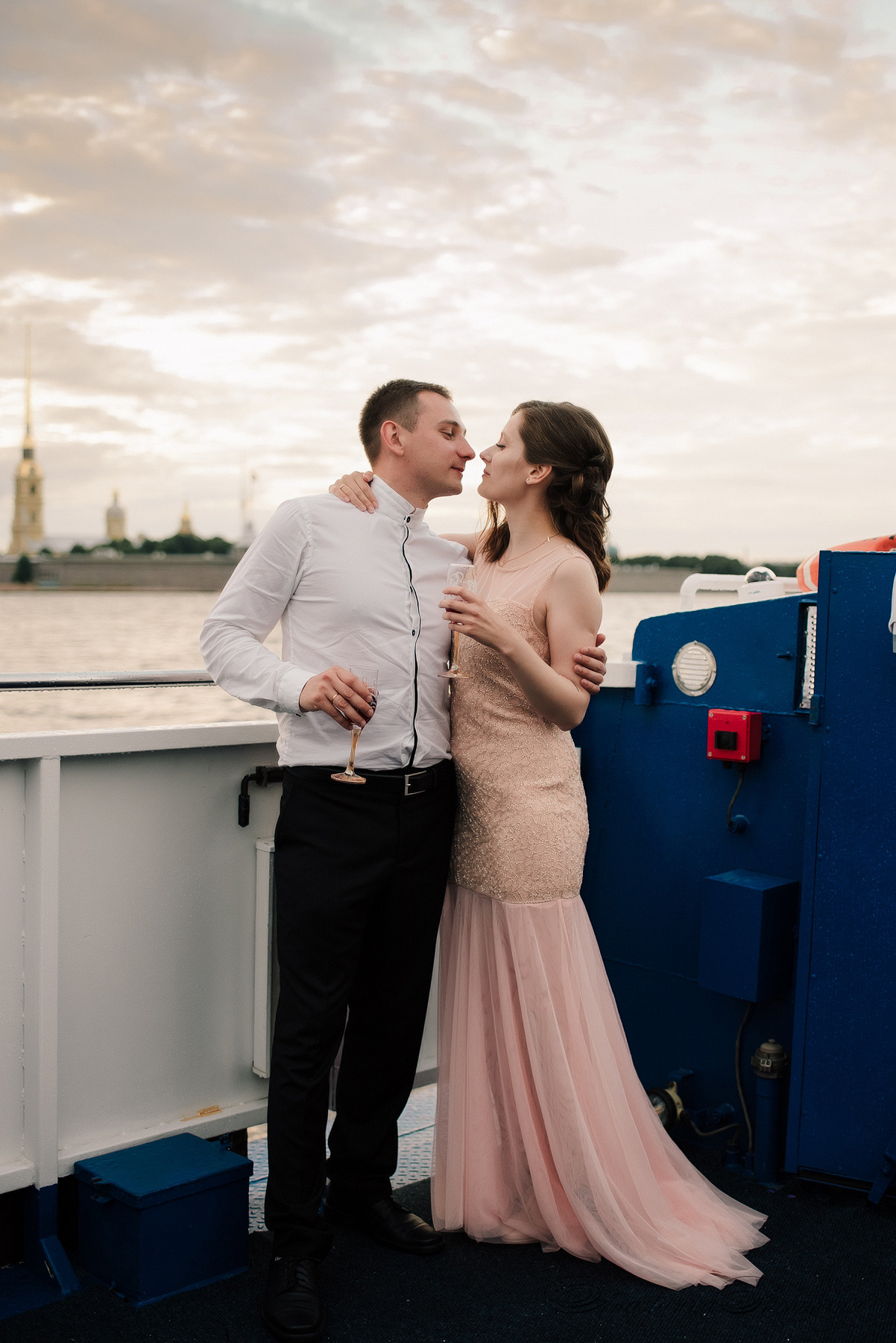 Ангелина и Денис. Дождь и счастье в городе. Семейный и Свадебный фотограф. Санкт-Петербург. Пушкин