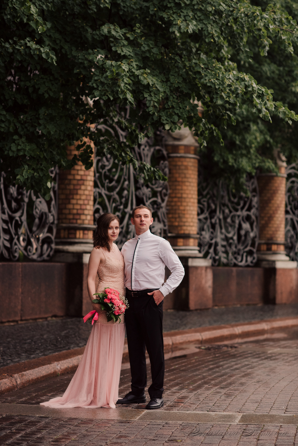 Ангелина и Денис. Дождь и счастье в городе. Семейный и Свадебный фотограф. Санкт-Петербург. Пушкин