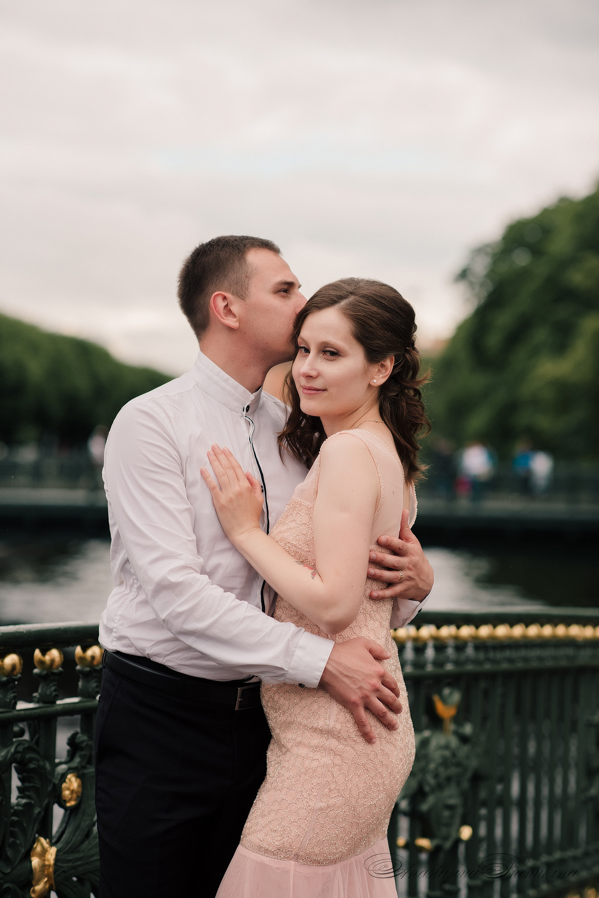 Ангелина и Денис. Дождь и счастье в городе. Семейный и Свадебный фотограф. Санкт-Петербург. Пушкин