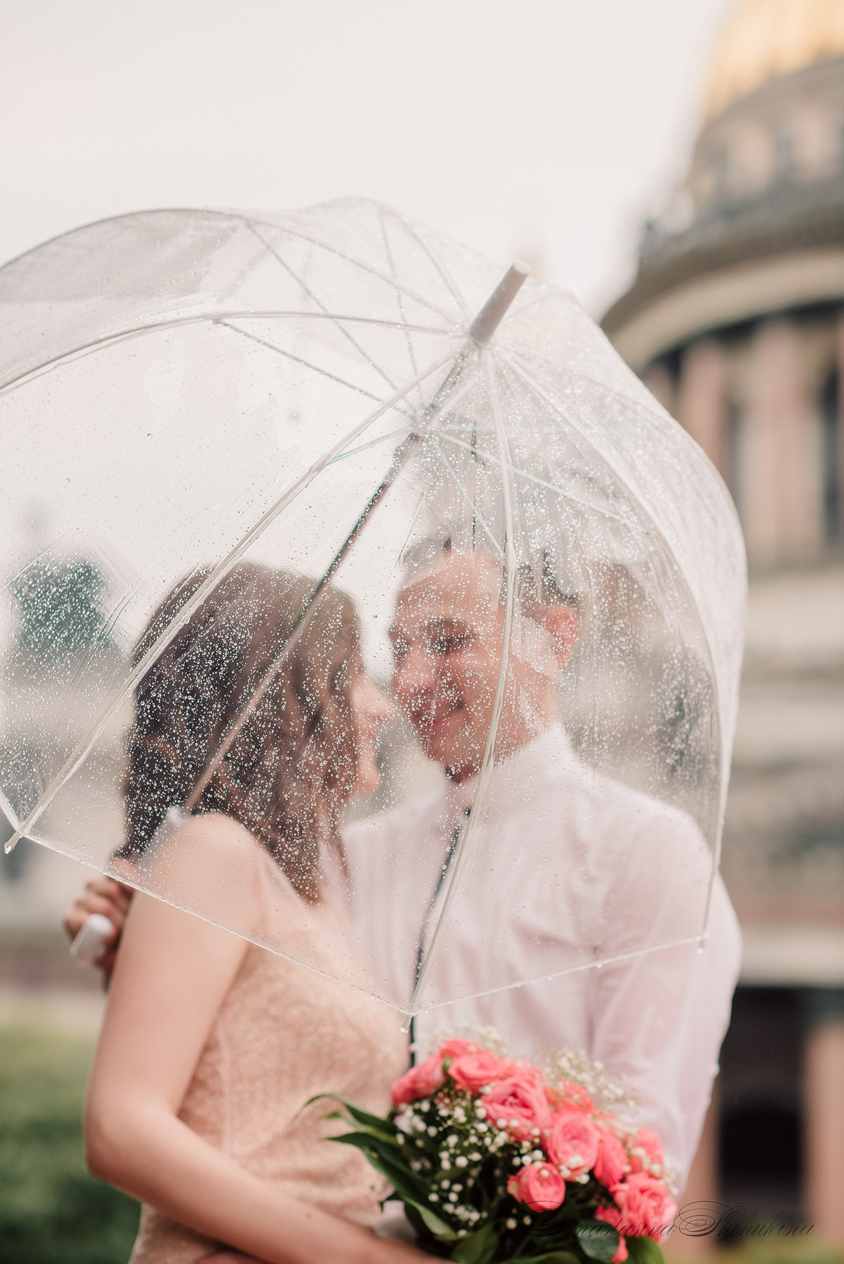 Ангелина и Денис. Дождь и счастье в городе. Семейный и Свадебный фотограф. Санкт-Петербург. Пушкин
