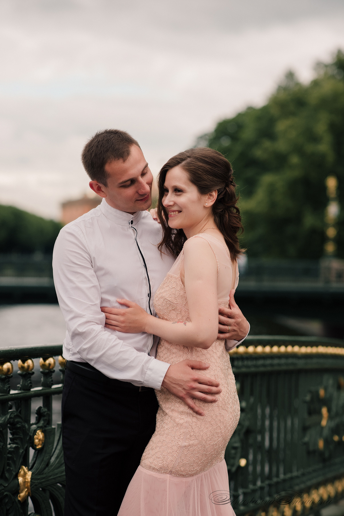 Ангелина и Денис. Дождь и счастье в городе. Семейный и Свадебный фотограф. Санкт-Петербург. Пушкин