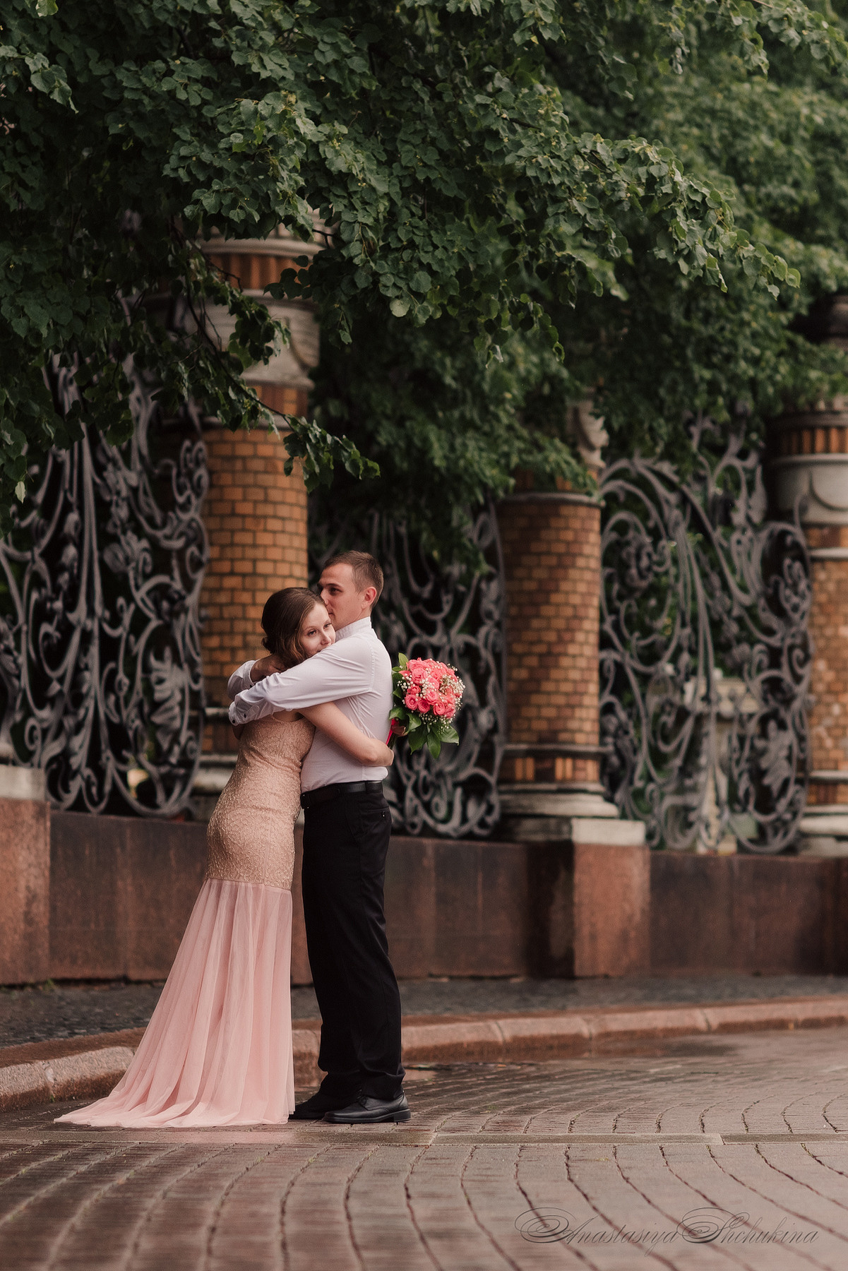 Ангелина и Денис. Дождь и счастье в городе. Семейный и Свадебный фотограф. Санкт-Петербург. Пушкин