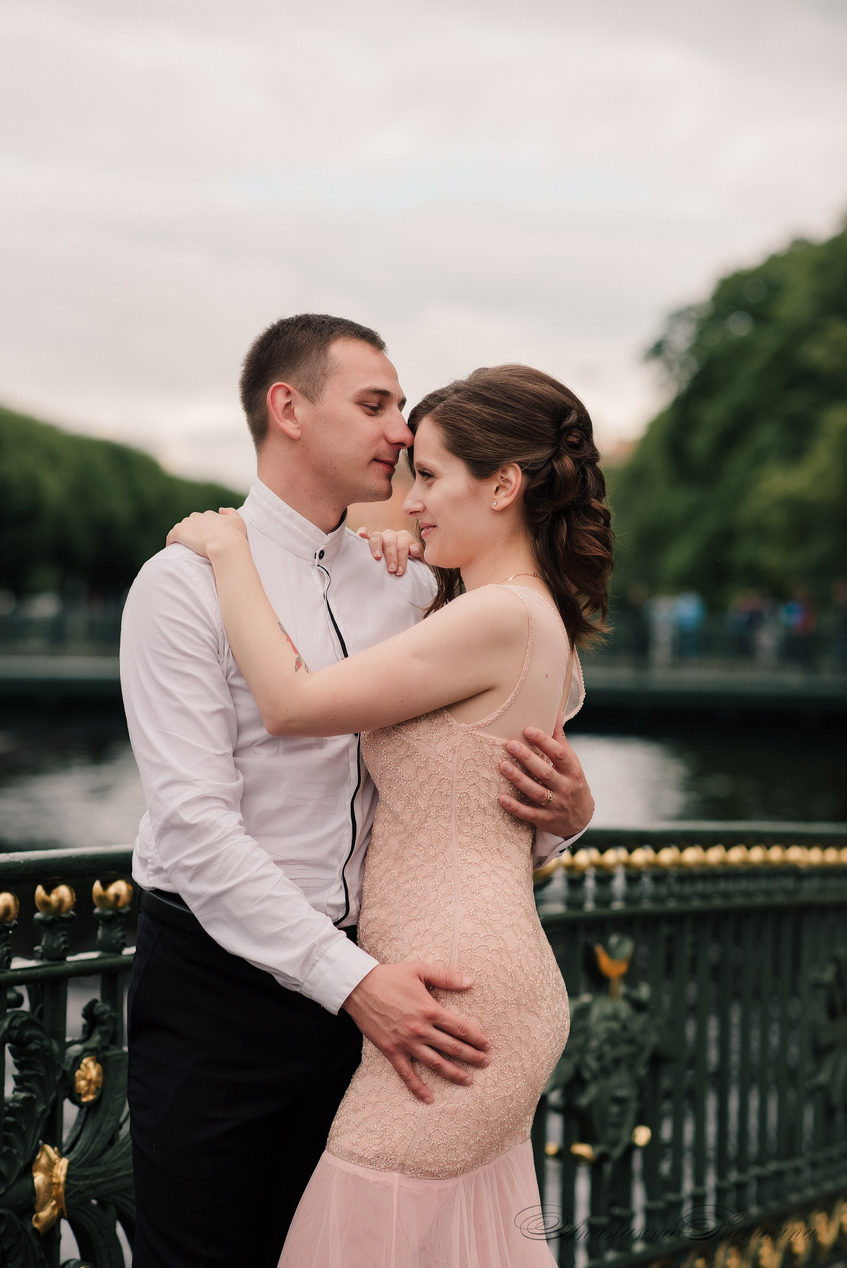 Ангелина и Денис. Дождь и счастье в городе. Семейный и Свадебный фотограф. Санкт-Петербург. Пушкин