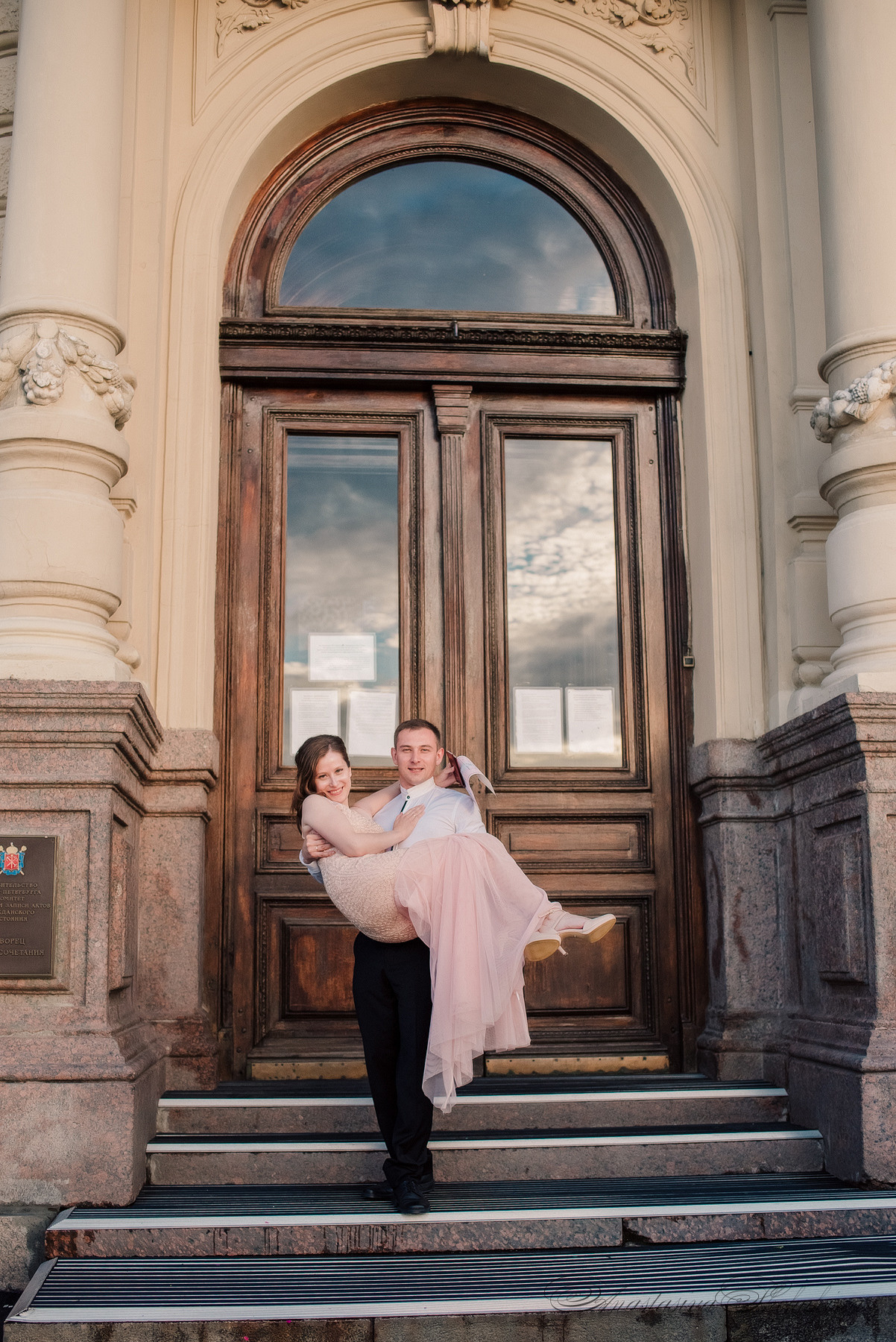 Ангелина и Денис. Дождь и счастье в городе. Семейный и Свадебный фотограф. Санкт-Петербург. Пушкин