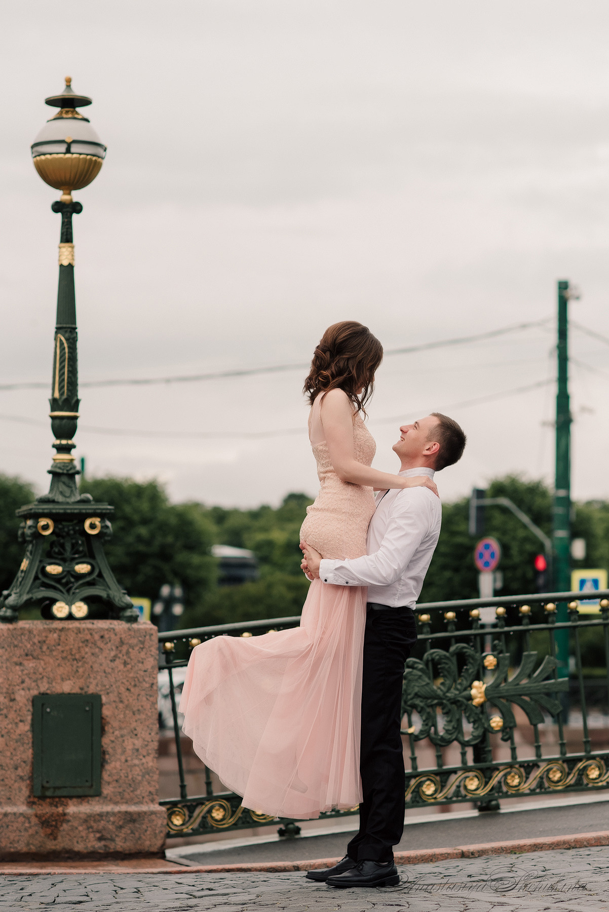 Ангелина и Денис. Дождь и счастье в городе. Семейный и Свадебный фотограф. Санкт-Петербург. Пушкин
