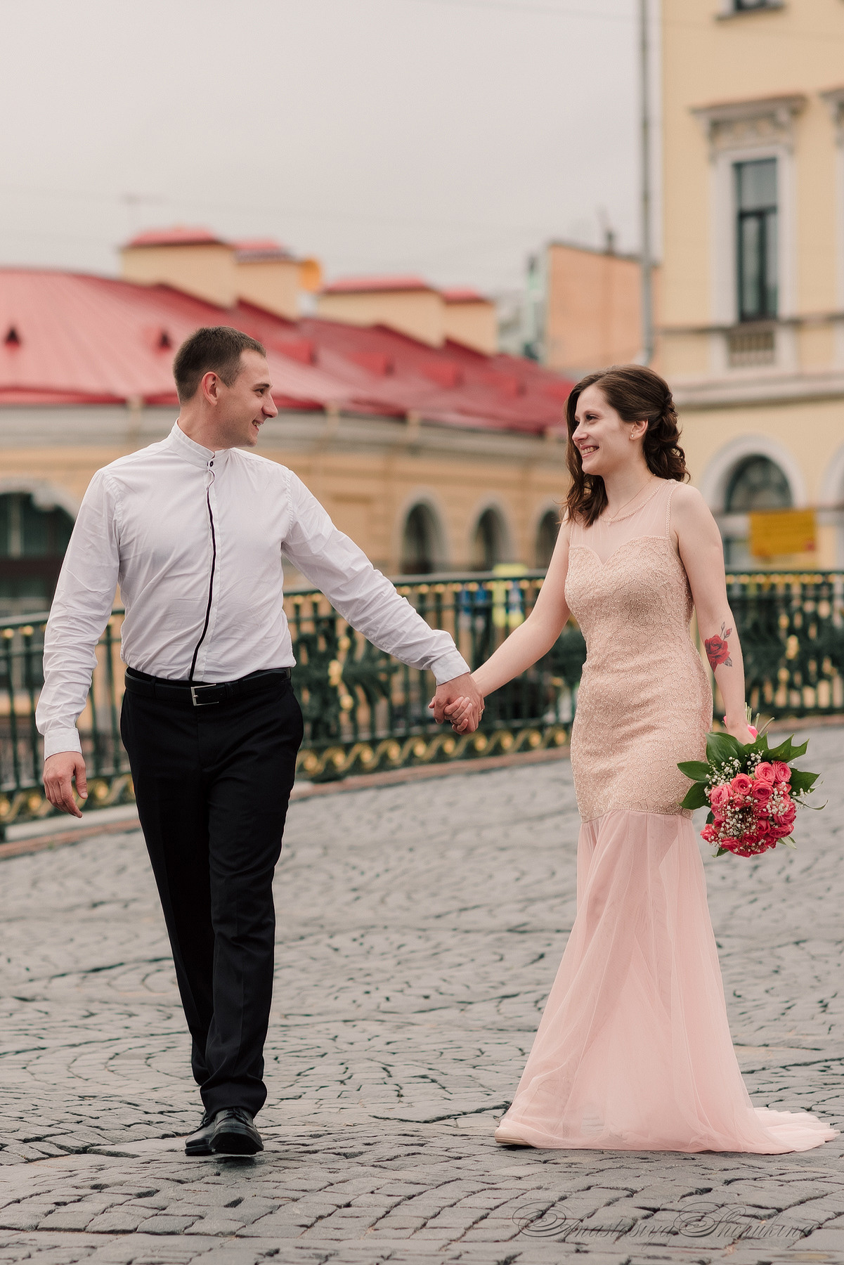 Ангелина и Денис. Дождь и счастье в городе. Семейный и Свадебный фотограф. Санкт-Петербург. Пушкин