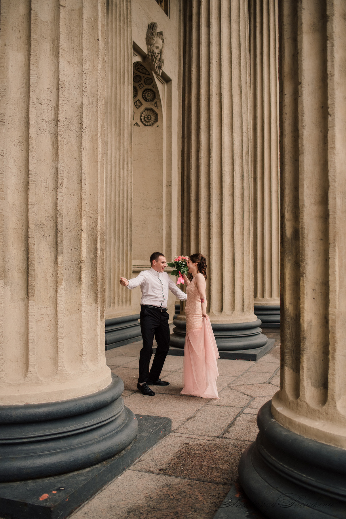 Ангелина и Денис. Дождь и счастье в городе. Семейный и Свадебный фотограф. Санкт-Петербург. Пушкин