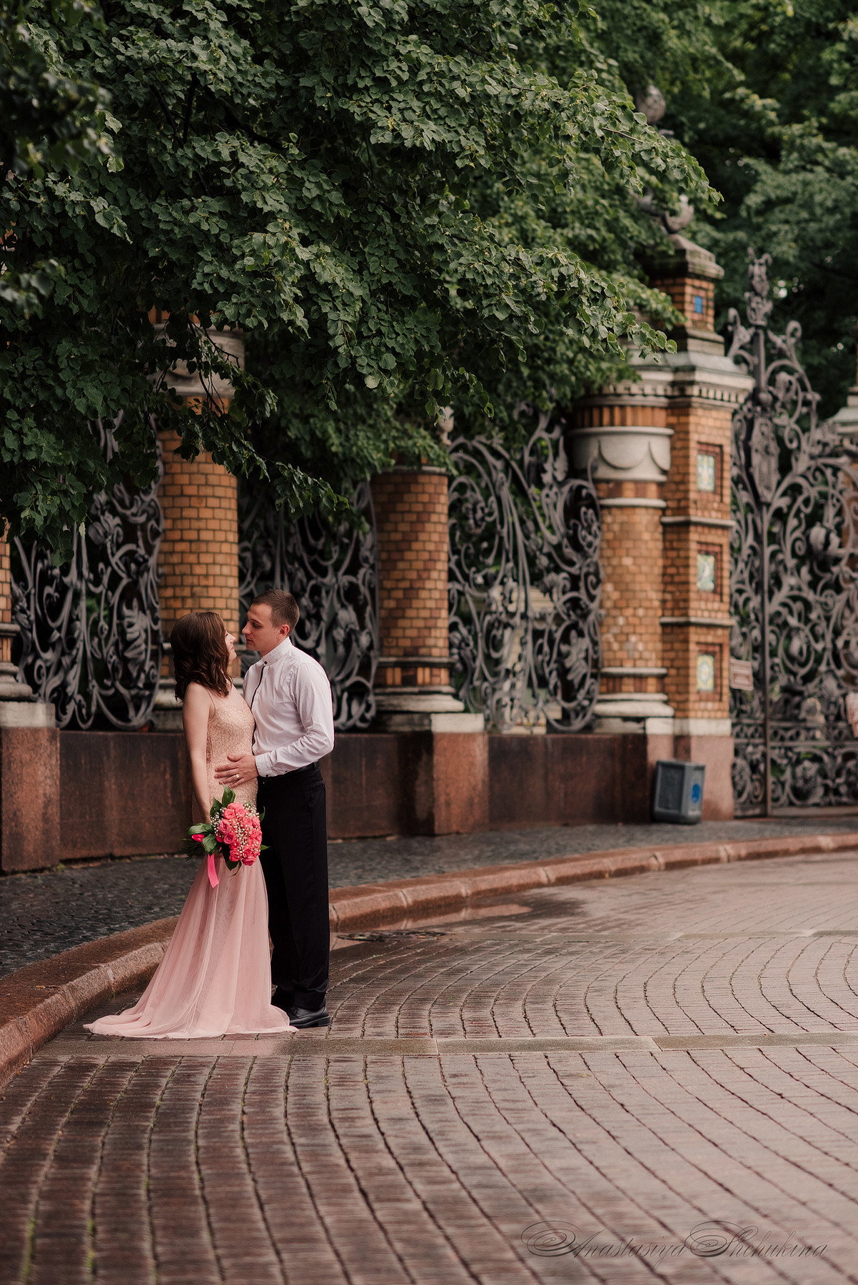 Ангелина и Денис. Дождь и счастье в городе. Семейный и Свадебный фотограф. Санкт-Петербург. Пушкин