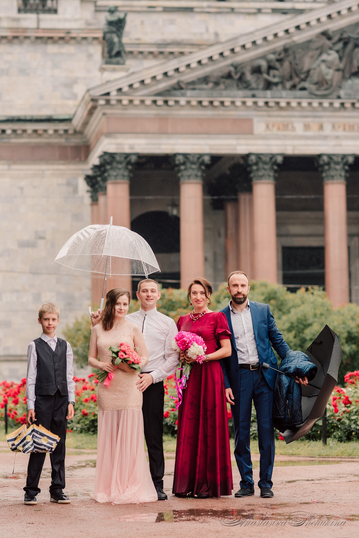 Ангелина и Денис. Дождь и счастье в городе. Семейный и Свадебный фотограф. Санкт-Петербург. Пушкин