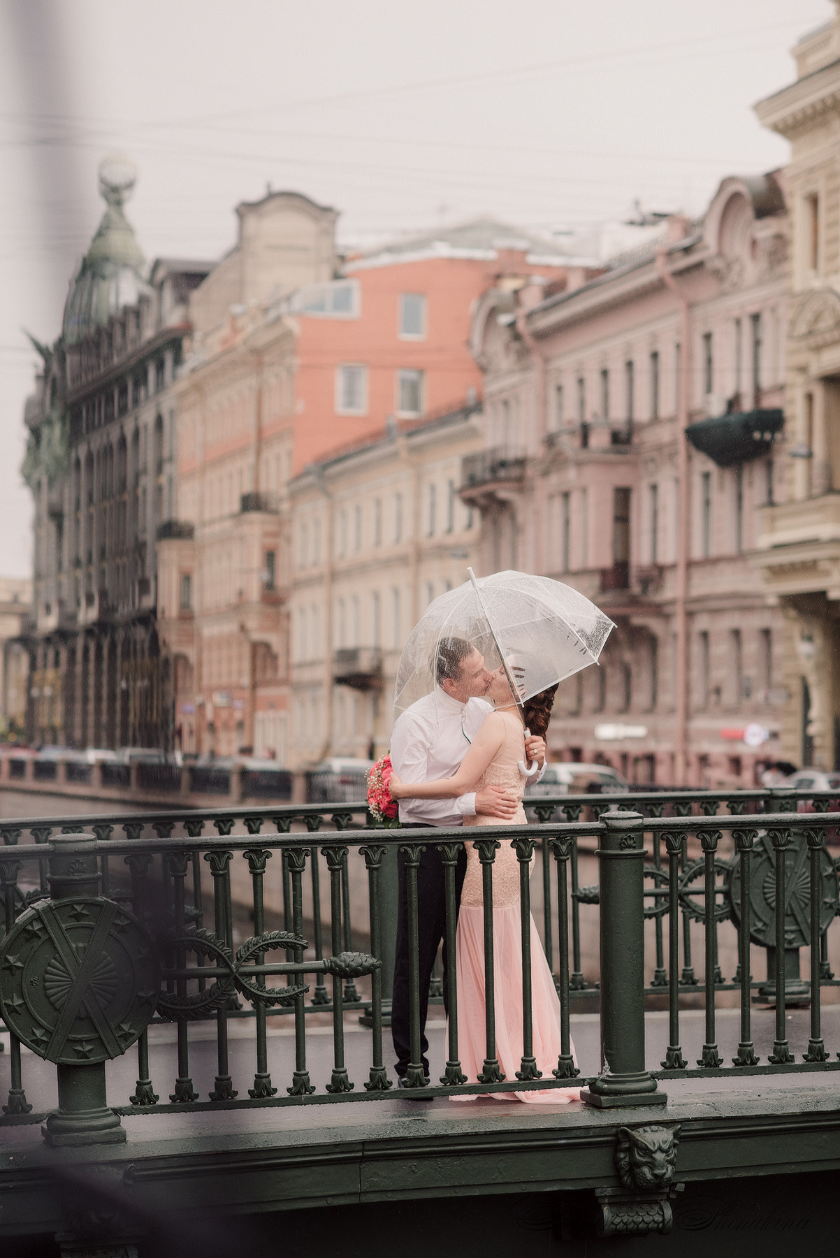 Ангелина и Денис. Дождь и счастье в городе. Семейный и Свадебный фотограф. Санкт-Петербург. Пушкин