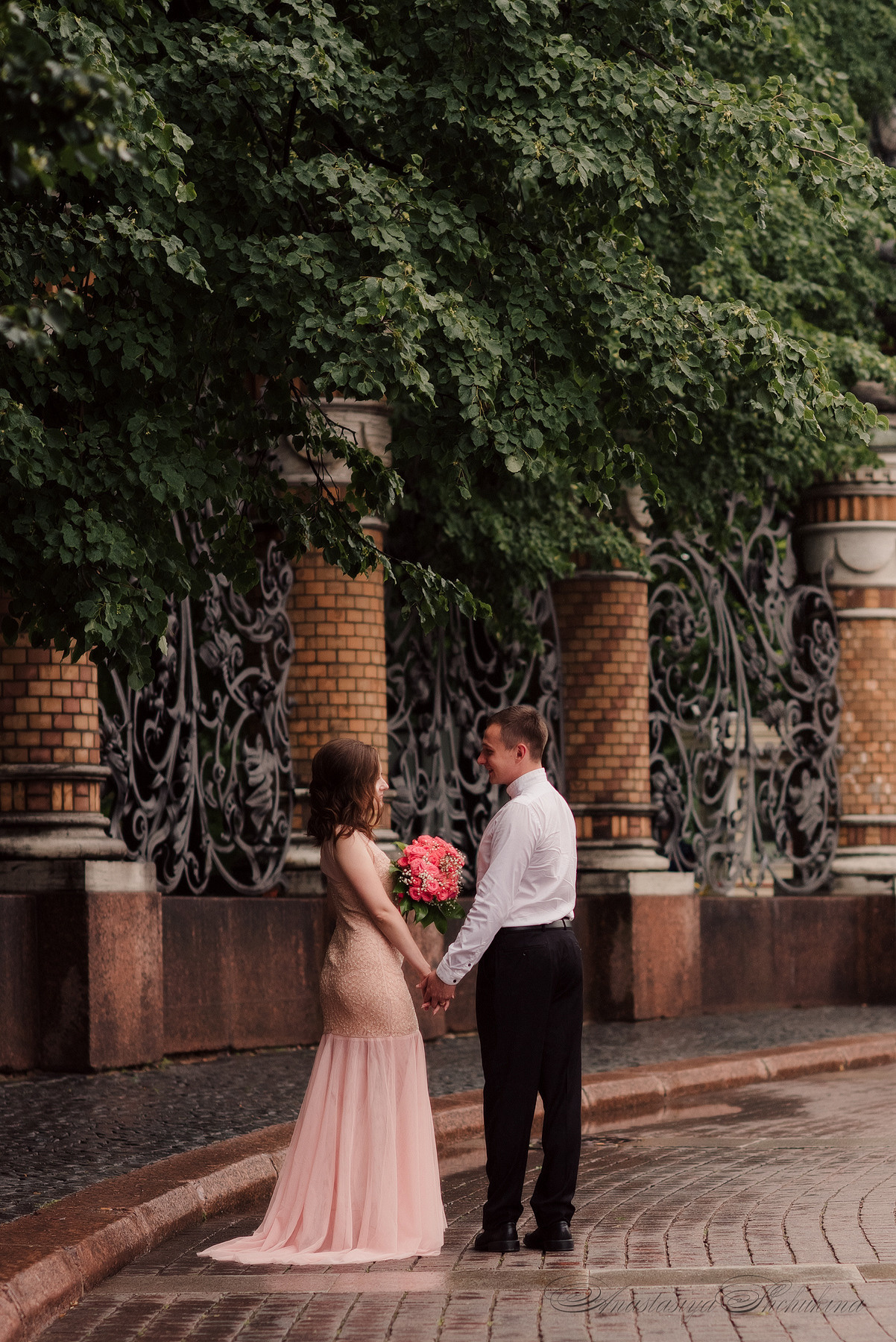 Ангелина и Денис. Дождь и счастье в городе. Семейный и Свадебный фотограф. Санкт-Петербург. Пушкин