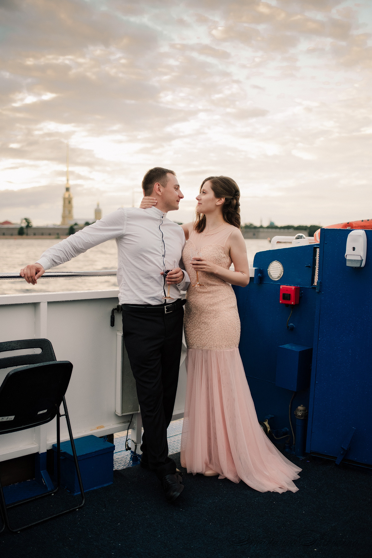 Ангелина и Денис. Дождь и счастье в городе. Семейный и Свадебный фотограф. Санкт-Петербург. Пушкин