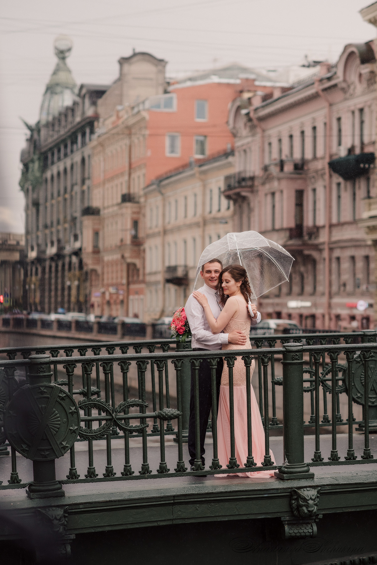Ангелина и Денис. Дождь и счастье в городе. Семейный и Свадебный фотограф. Санкт-Петербург. Пушкин
