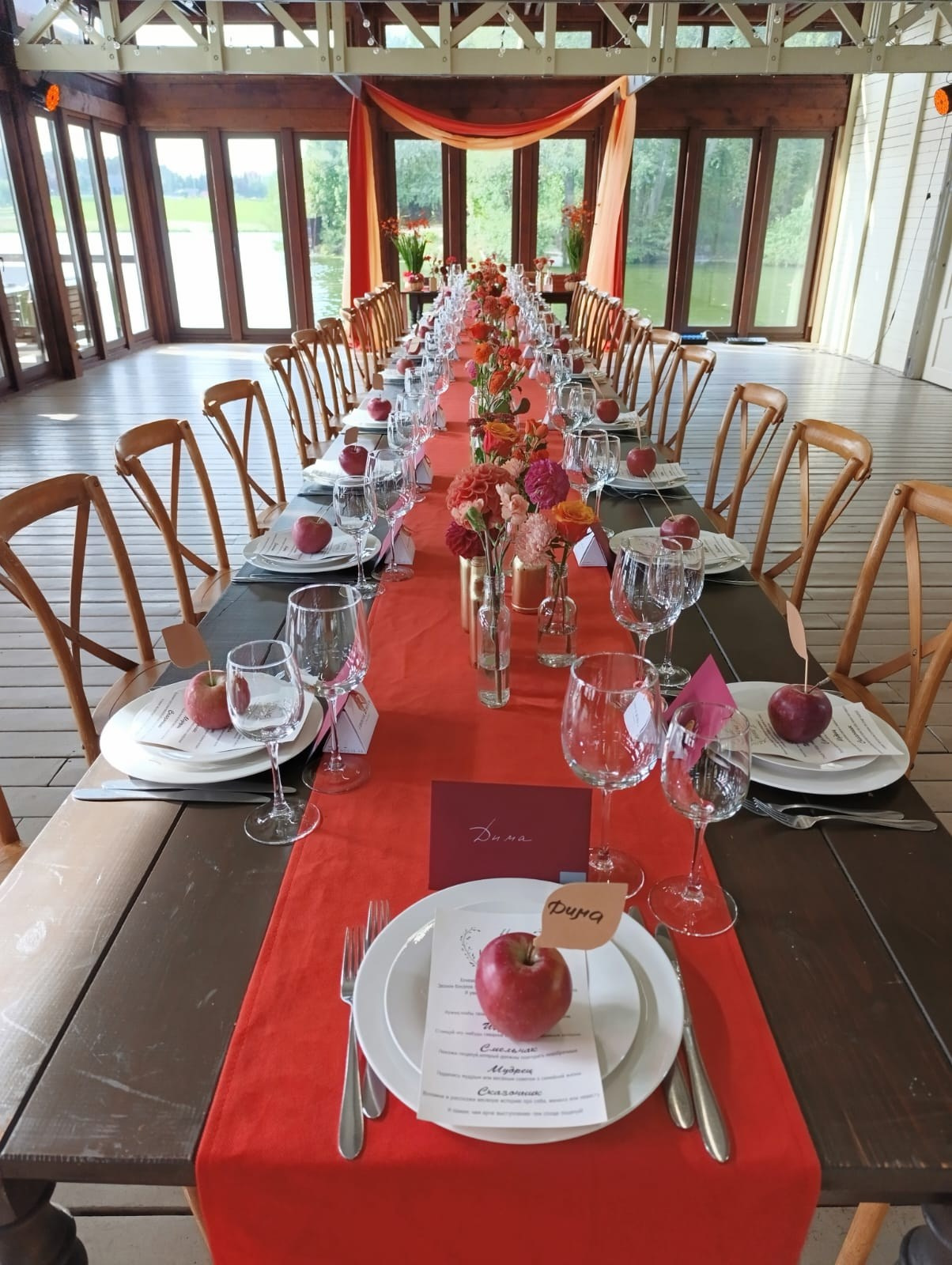 Организация свадьбы, корпоратива, юбилея на веранде в Якушево. Банкетный зал Веранда в Якушево у озера для свадеб, юбилеев, корпоративов. Официальный сайт