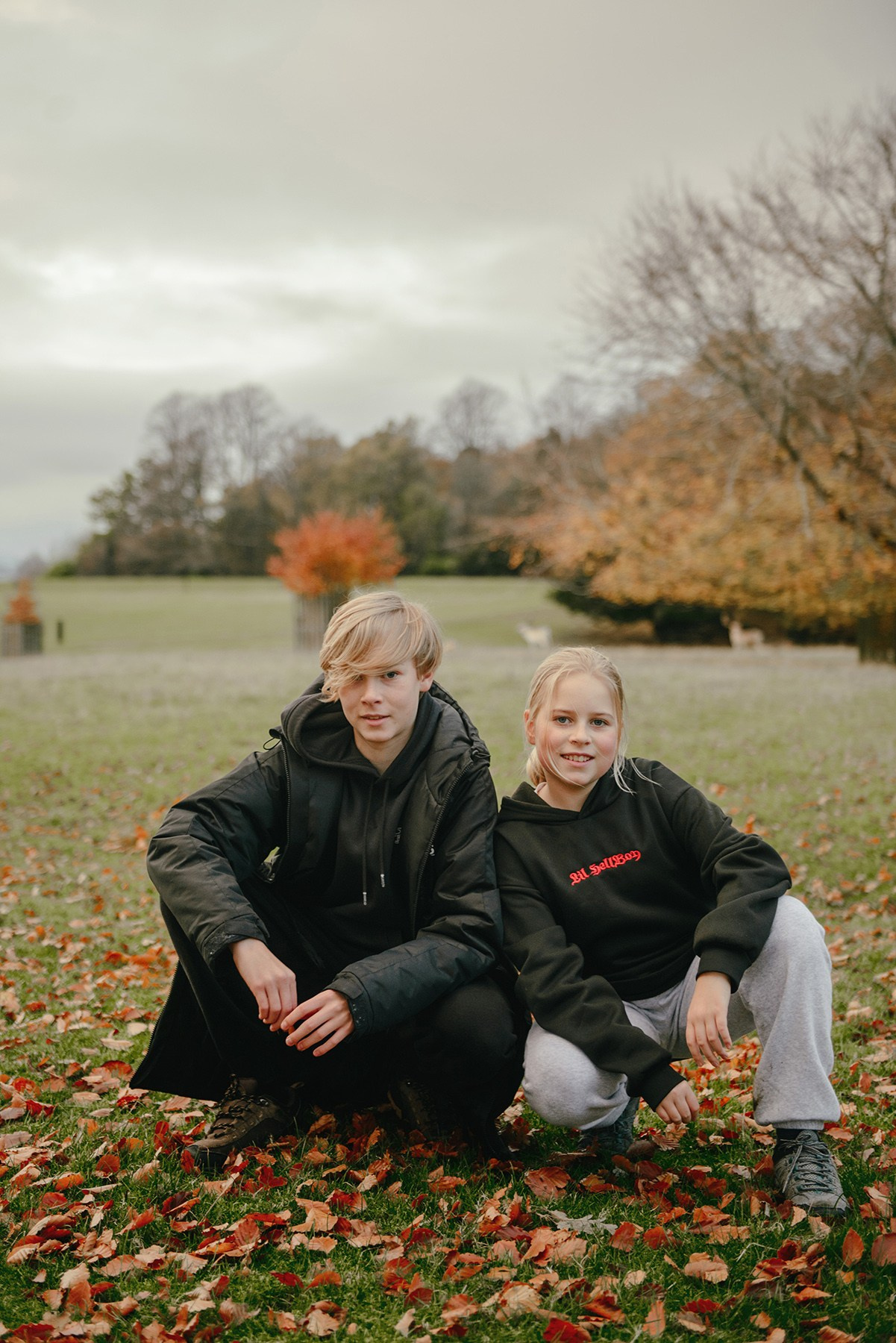 siblings in Scotland in autumn, family photoshoot