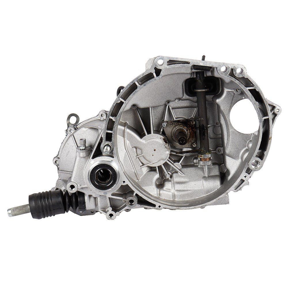 Съёмка автомобильных агрегатов на белом фоне. Фотограф в Москве