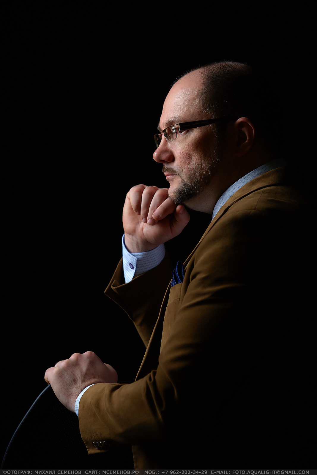 Деловой портрет. Бизнес портрет, деловая съемка для сайта, соц. сетей и продвижения. ТОП уровень фотографий. Профессиональная фотосъемка в деловом стиле. Фотосъемка в фотостудии оснащенной профессиональным оборудованием в центре города. Визажист, стилист, ассистент и другие члены команды к вашим услугам. Индивидуальный, филосовско-психологический подход к работе.