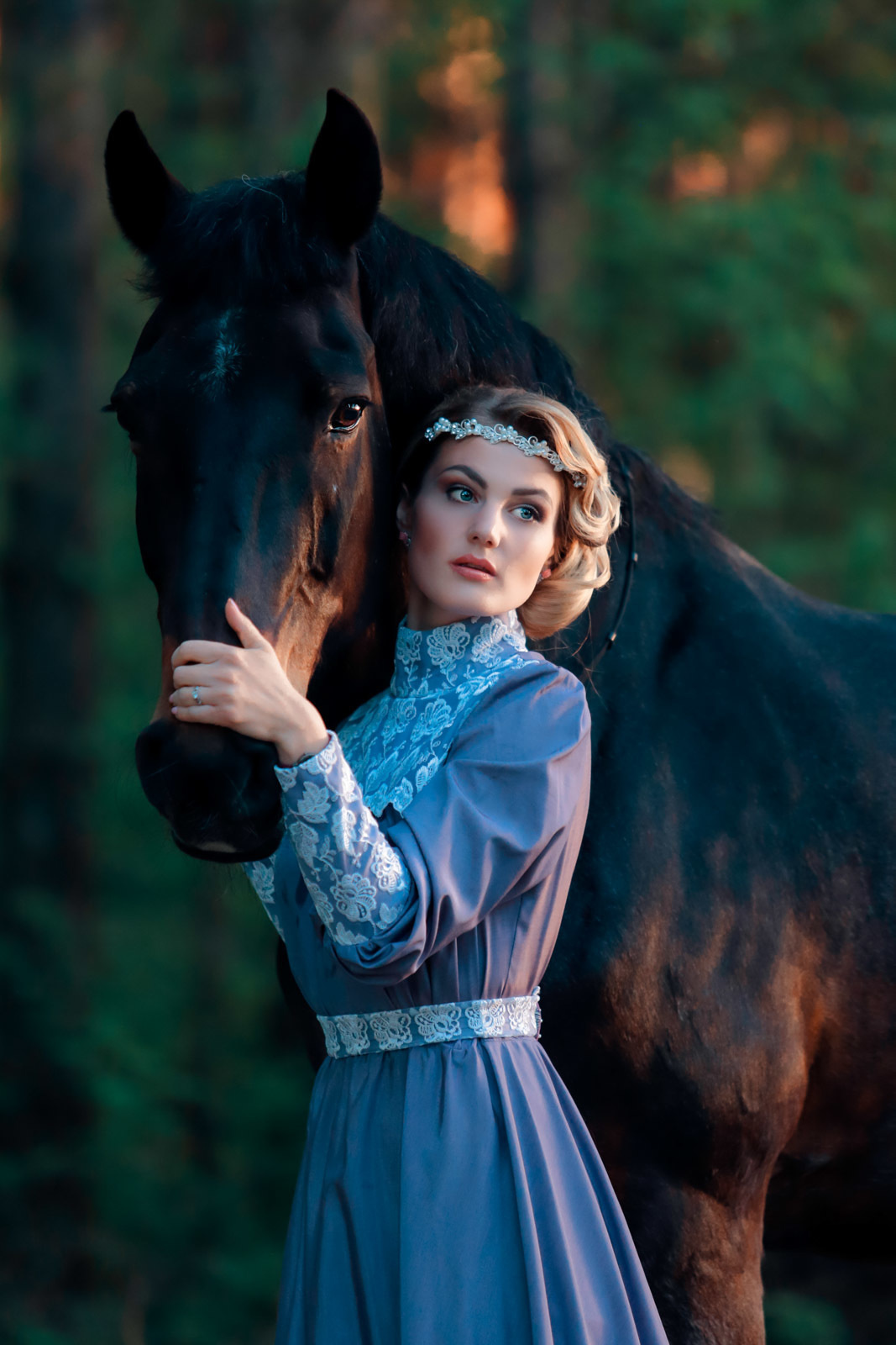 Фото с лошадьми для девушки. Фотосессия с лошадьми выездная. Профессиональная фотосъемка для близких и любимых людей с лошадьми на природе. Рассветы-закаты, фото в речке, с водой, в тумане, ночные фотосессии