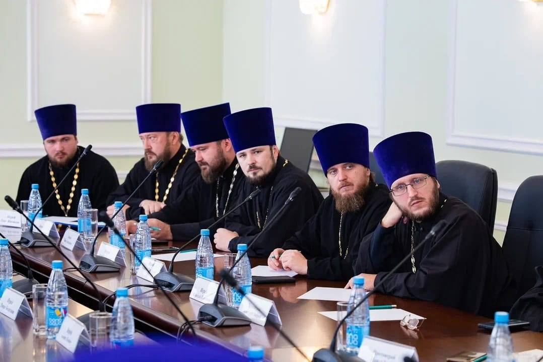 МИТРОПОЛИТ ИГНАТИЙ ВОЗГЛАВИЛ РАСШИРЕННОЕ ЗАСЕДАНИЕ ЕПАРХИАЛЬНОГО СОВЕТА. Саратовское Северо-Западное благочиние