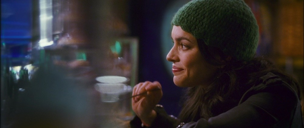 Актриса Нора Джонс в фильме "Мои черничные ночи" 2007 года режиссера Вонга Карвая. Операторы Дариус Хонджи и Квань Пун-Люн