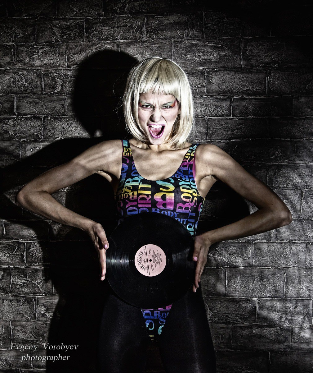 Студийная фотосессия фотограф фотостудия в Красноярске красивая девушка лучший выбрать фотостудию идея образ причёска макияж визажист стилист примеры фото позы для фотосессии