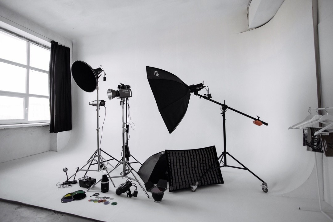 Лучшие Фотостудии Симферополя - топ-мета для сьемки в 2025. Профессиональная фотосъемка в Крыму. Натуральные эмоции и живые кадры. Забронируйте дату прямо сейчас!