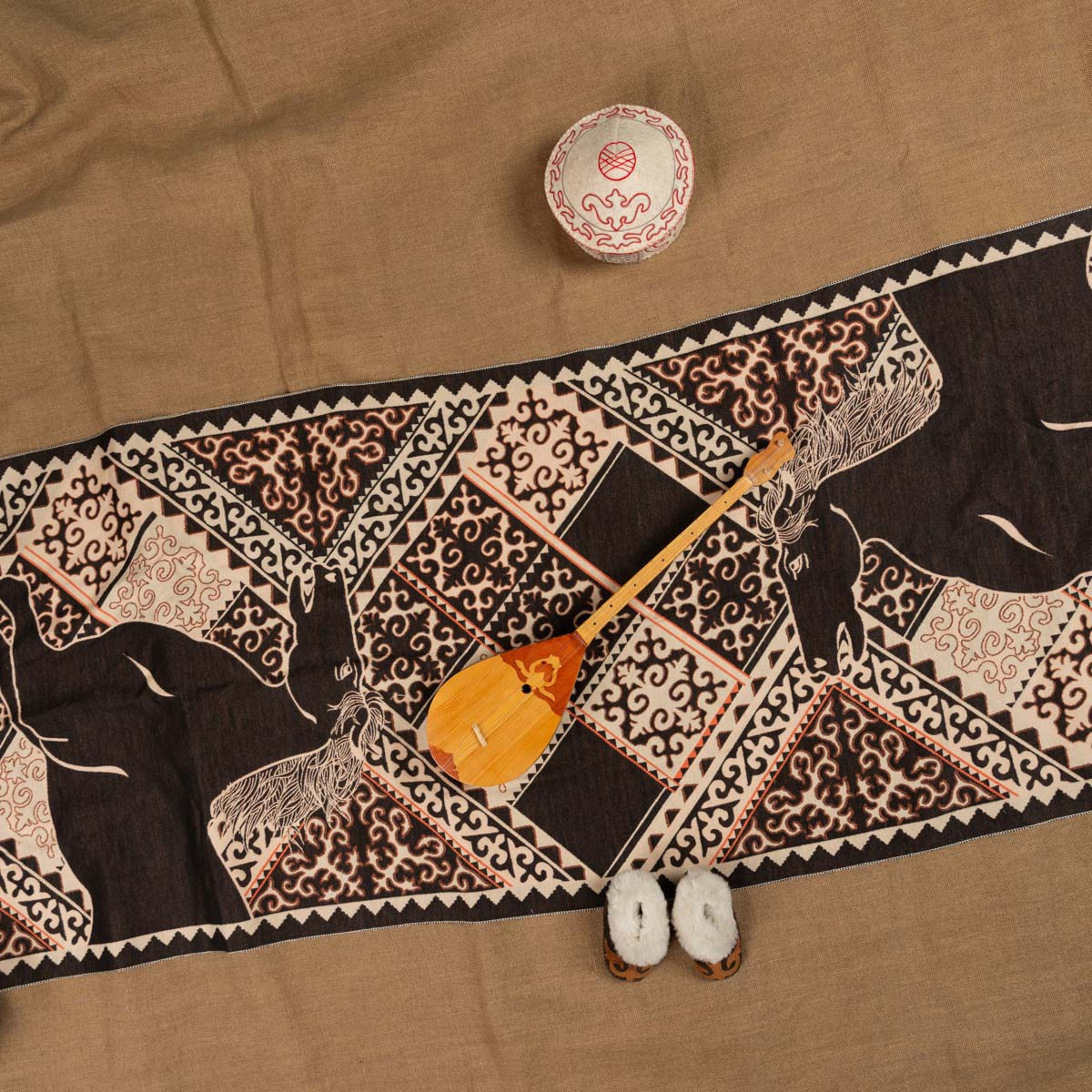 Реквизит для новорожденных и младенцев. Фотостудия Алматы. Семейная и детская фотостудия Family studio.Фотограф Алматы