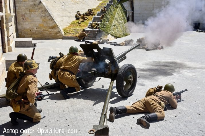 Музеи Севастополя, что посмотреть в Севастополе, экскурсии по Севастополю. Профессиональная фотосъемка в Крыму. Натуральные эмоции и живые кадры. Забронируйте дату прямо сейчас!