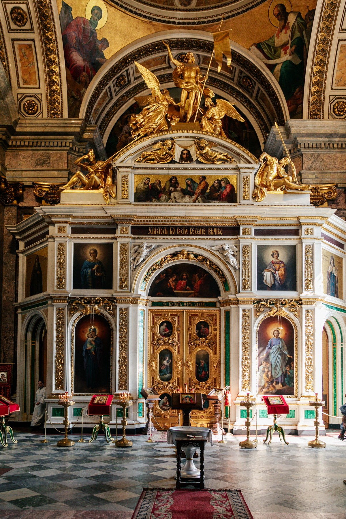 Крещение в Исаакиевском соборе, можно ли крестить а исаакиевском соборе, проводят ли крещение в исаакиевском, сколько стоит крещение в собре исаакиевский, где покрестить ребенка спб, лучшие церкви для крещения спб