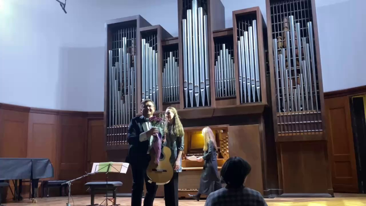 Концерт «Музыка в садах Испании, Аргентины и Франции» прошёл в Малом зале Московской консерватории. Дмитрий Бородаев