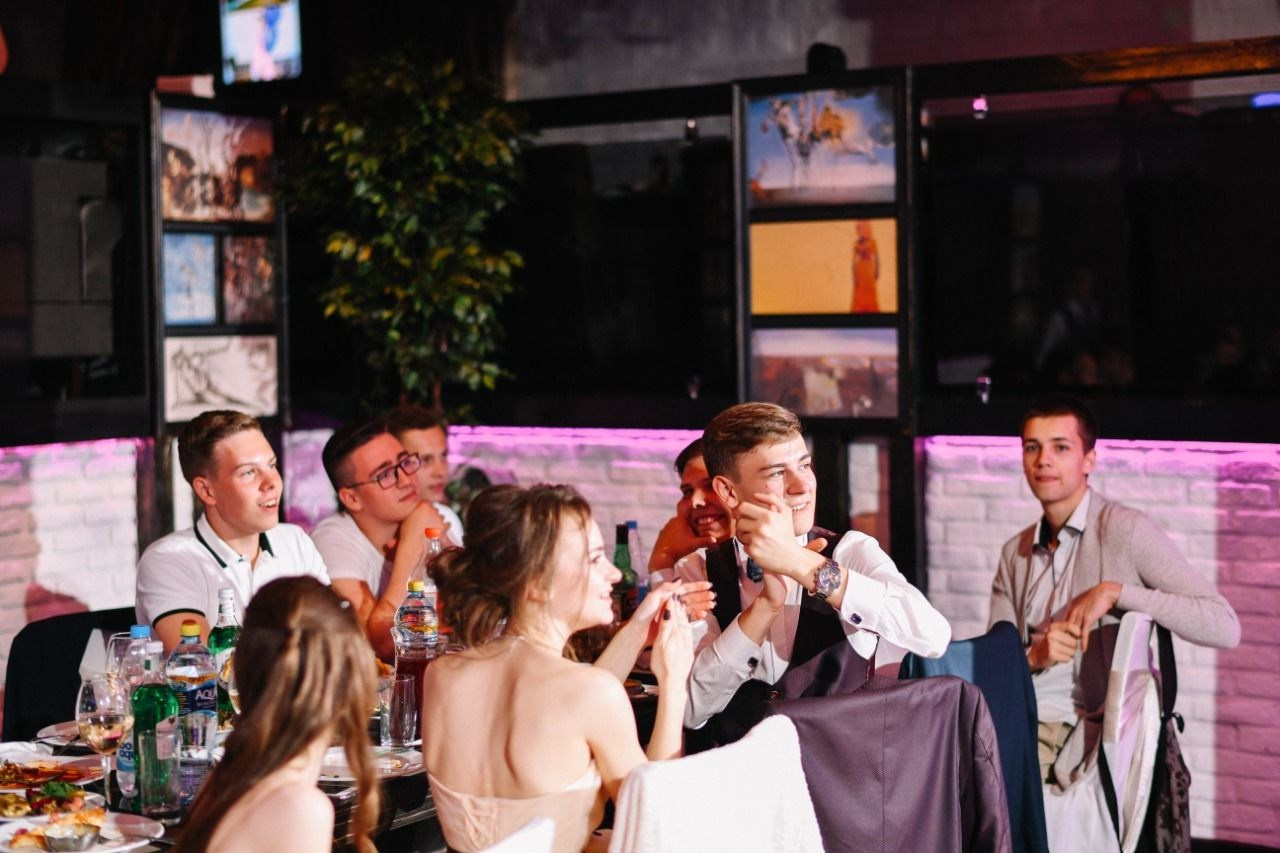 Ведущий + диджей + 1 из 8 моих услуг в подарок!