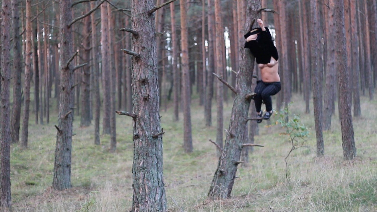 СОСНОВАЯ ВЕШАЛКА. Художественная группа «Нежные Бабы»