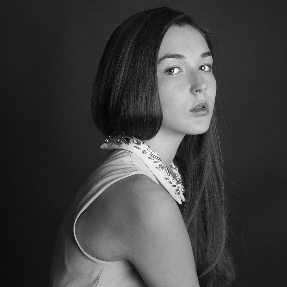 Черно-белый минималистичный портрет | Избранные работы в Санкт-Петербурге. Портретные фотосессии, контент-съемки, репортаж