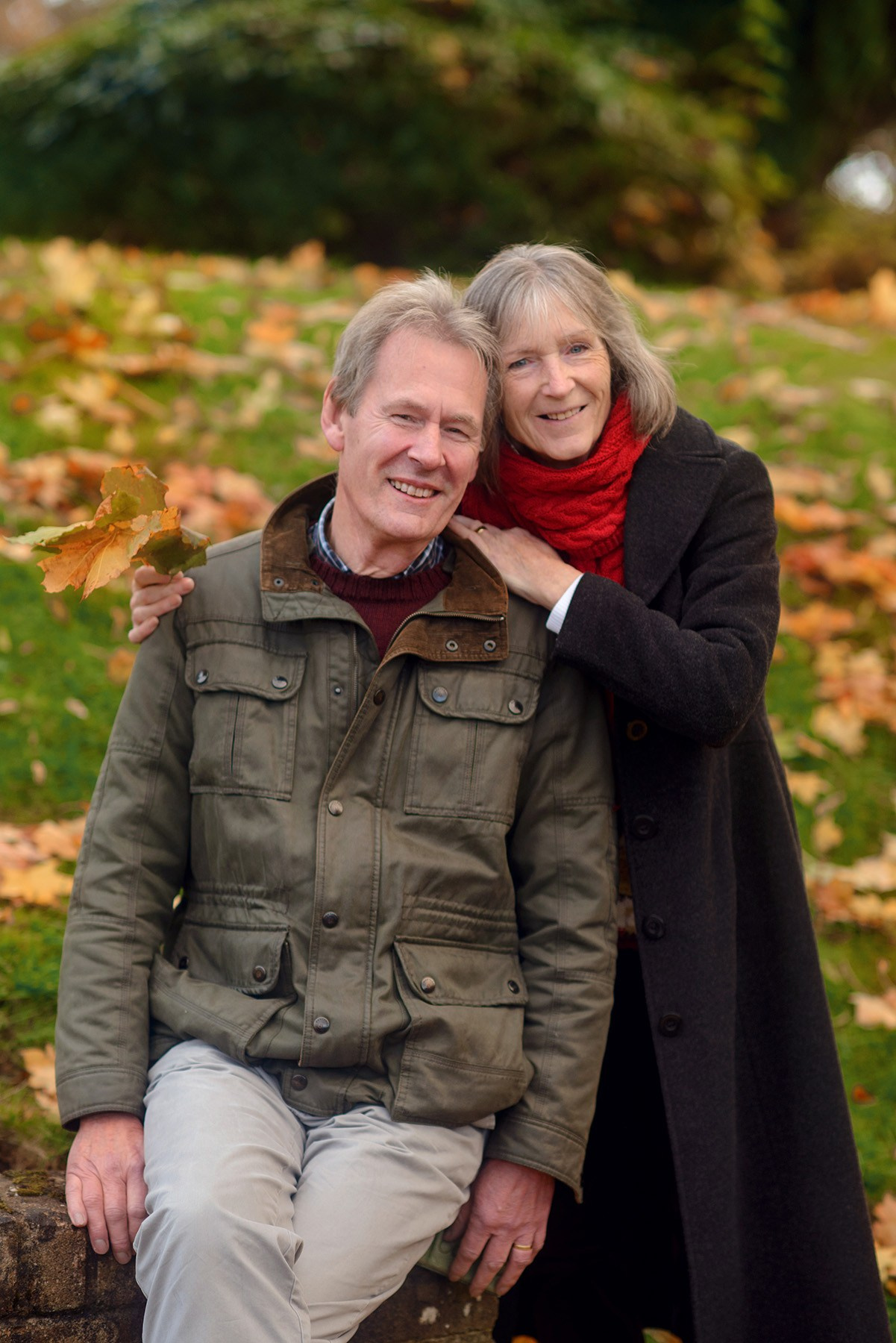Photo session for a couple in a local autumn Scotland park. Elena Carruthers family photographer in Scotland (Edinburgh, Glasgow)