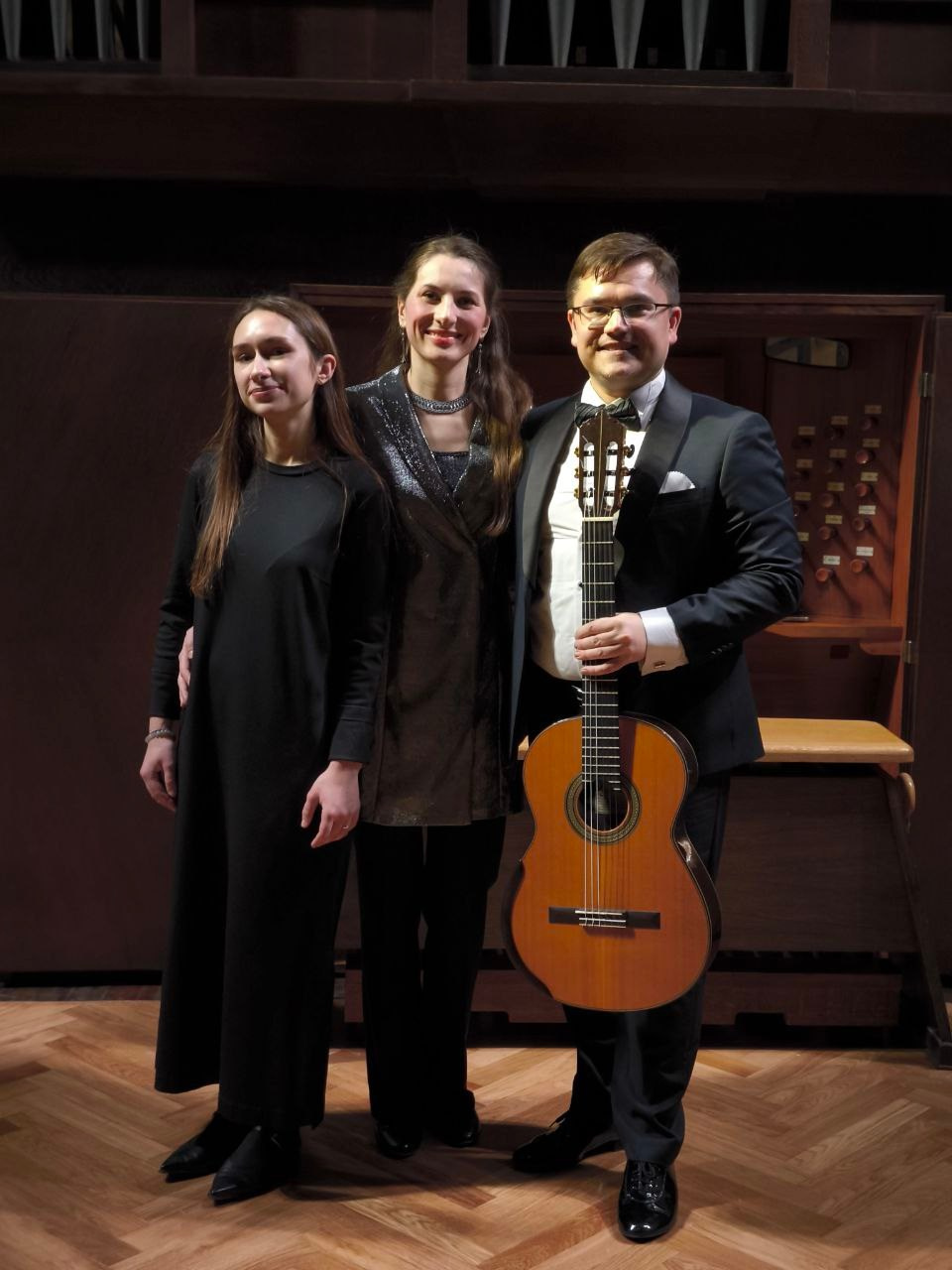 Концерт «Музыка в садах Испании, Аргентины и Франции» прошёл в Малом зале Московской консерватории. Дмитрий Бородаев