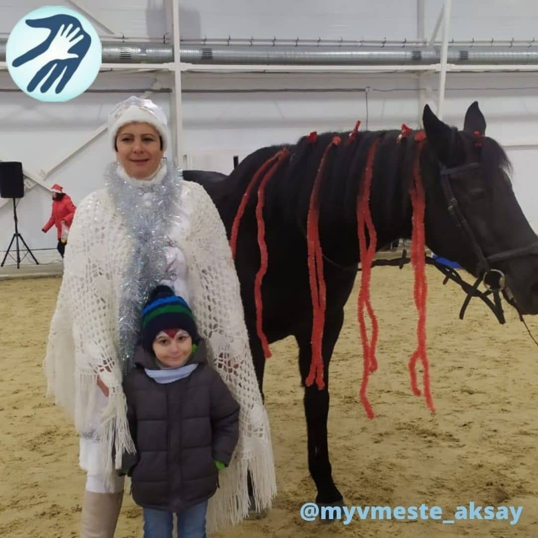 Новогодняя ёлка с Депутатом: праздник, где главным героем стал вороной красавец!