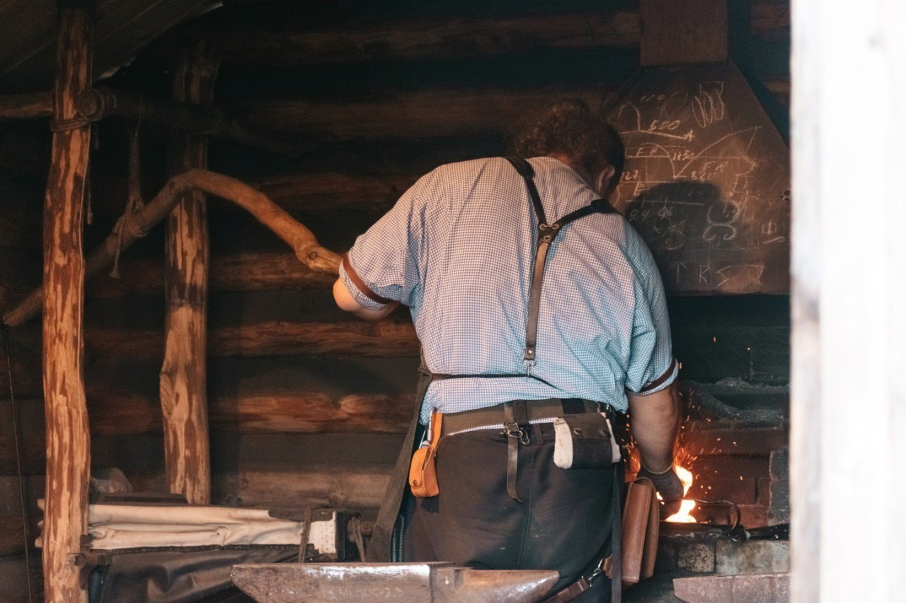 О. Кижи, в кузнице. Детский и семейный фотограф Наталья Михалина
